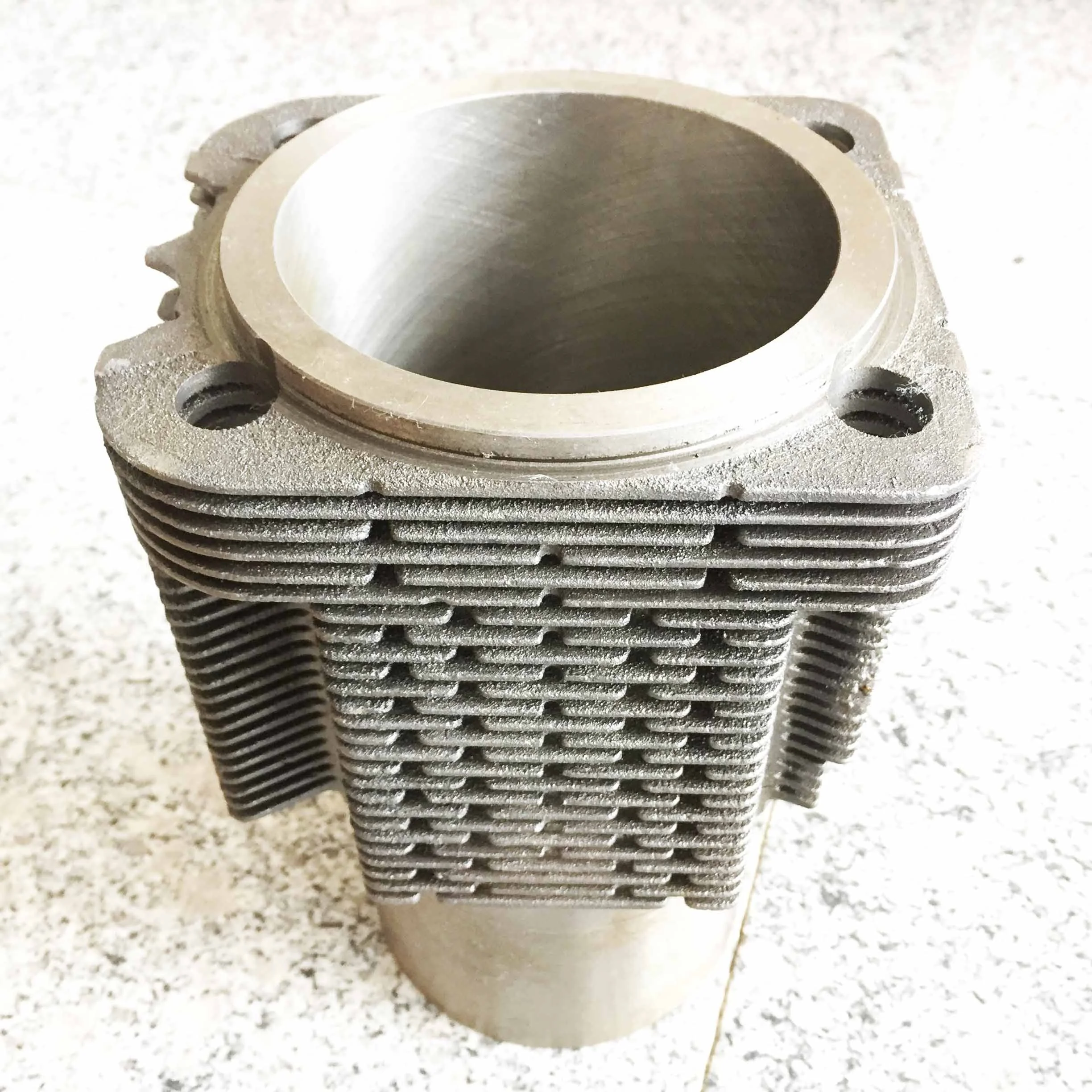 Wonderful quality deutz FL913 cylinder liner 04231513