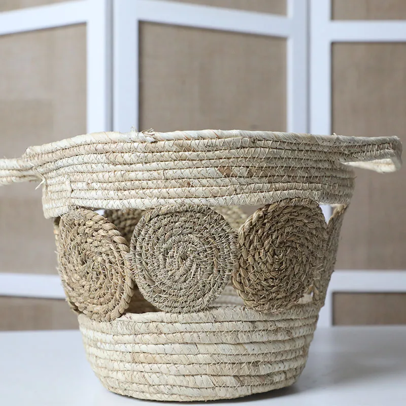 Корзина из плетеного ротанга