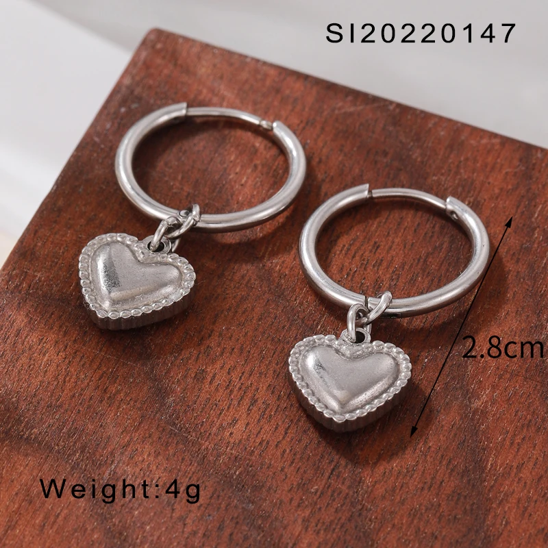 Wholesale Unisex Stainless Steel Heart Hoop Earrings Fashion Punk Style Huggie Earrings for Women Parties Gifts Anniversaries
