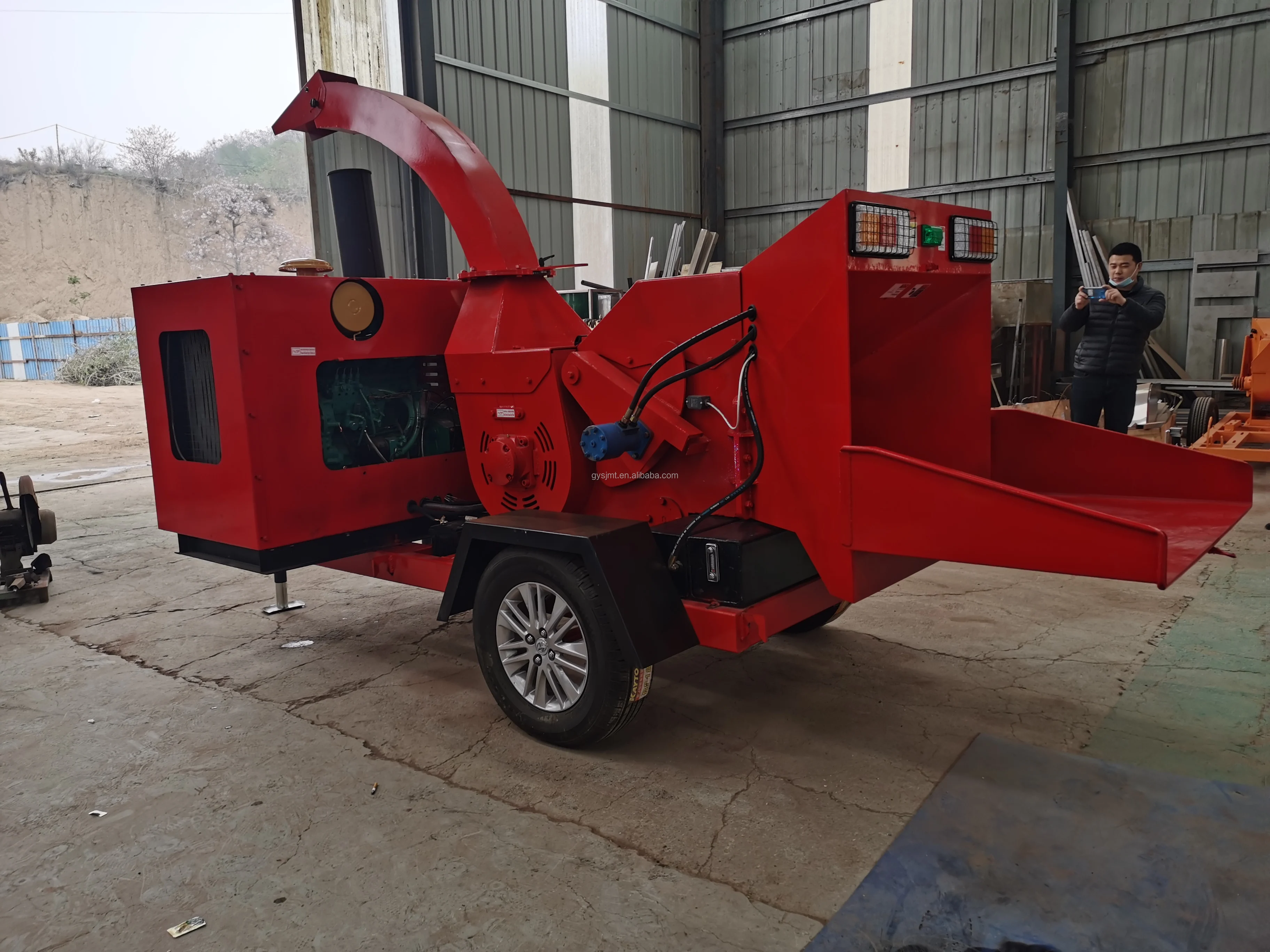 Hot sale 102hp self powered Diesel Wood Chipper Machine Hydraulic feeding Mobile wood chipper shredder