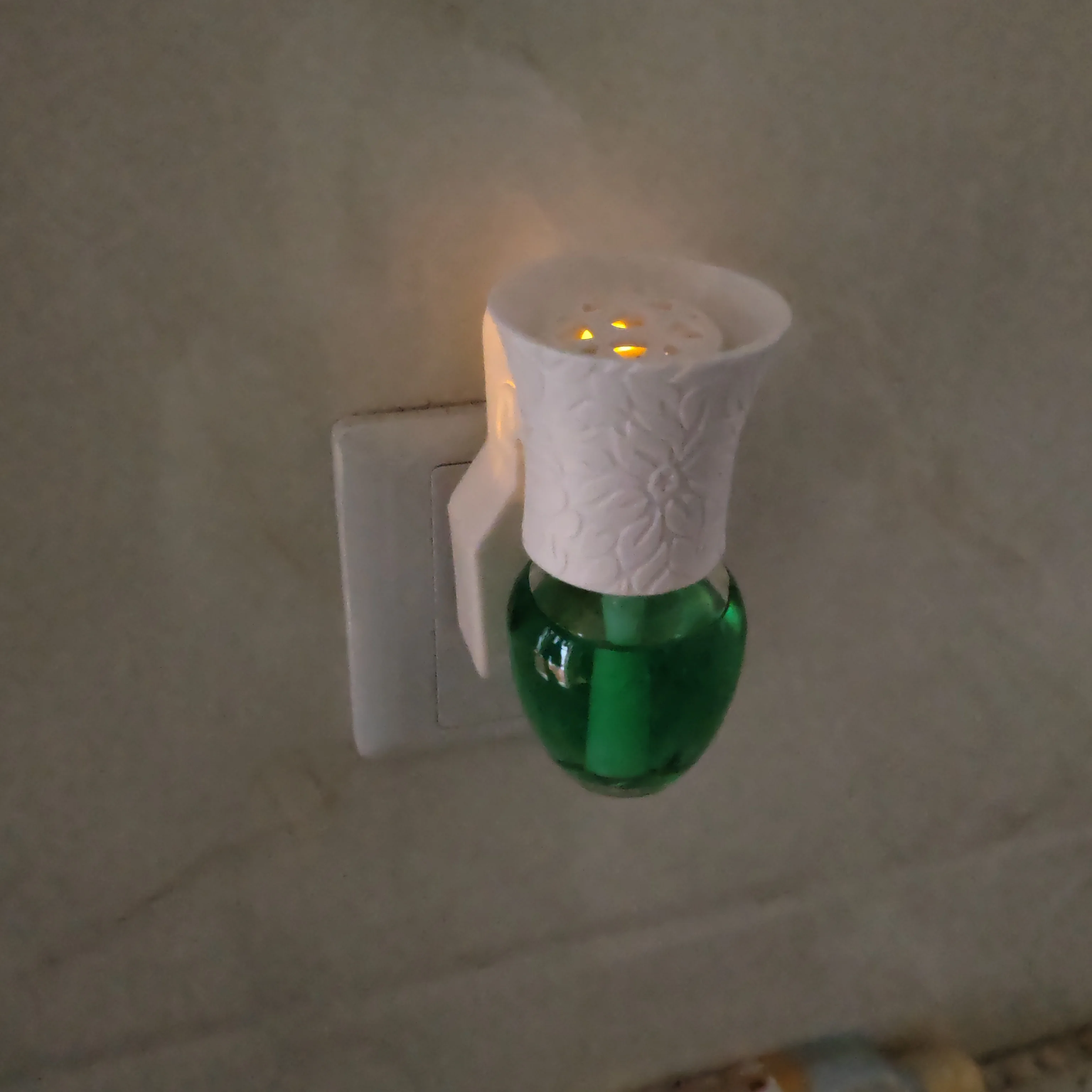 Customized Plugin Air Freshener with light Oil Scented Electric Air Freshener