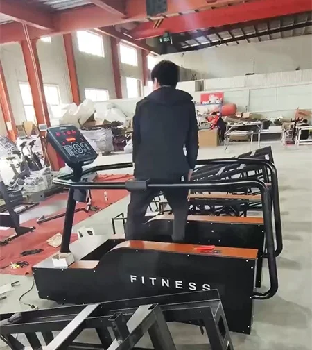 Электрическая тренировочная кардио-тренировочная машина для серфинга в помещении