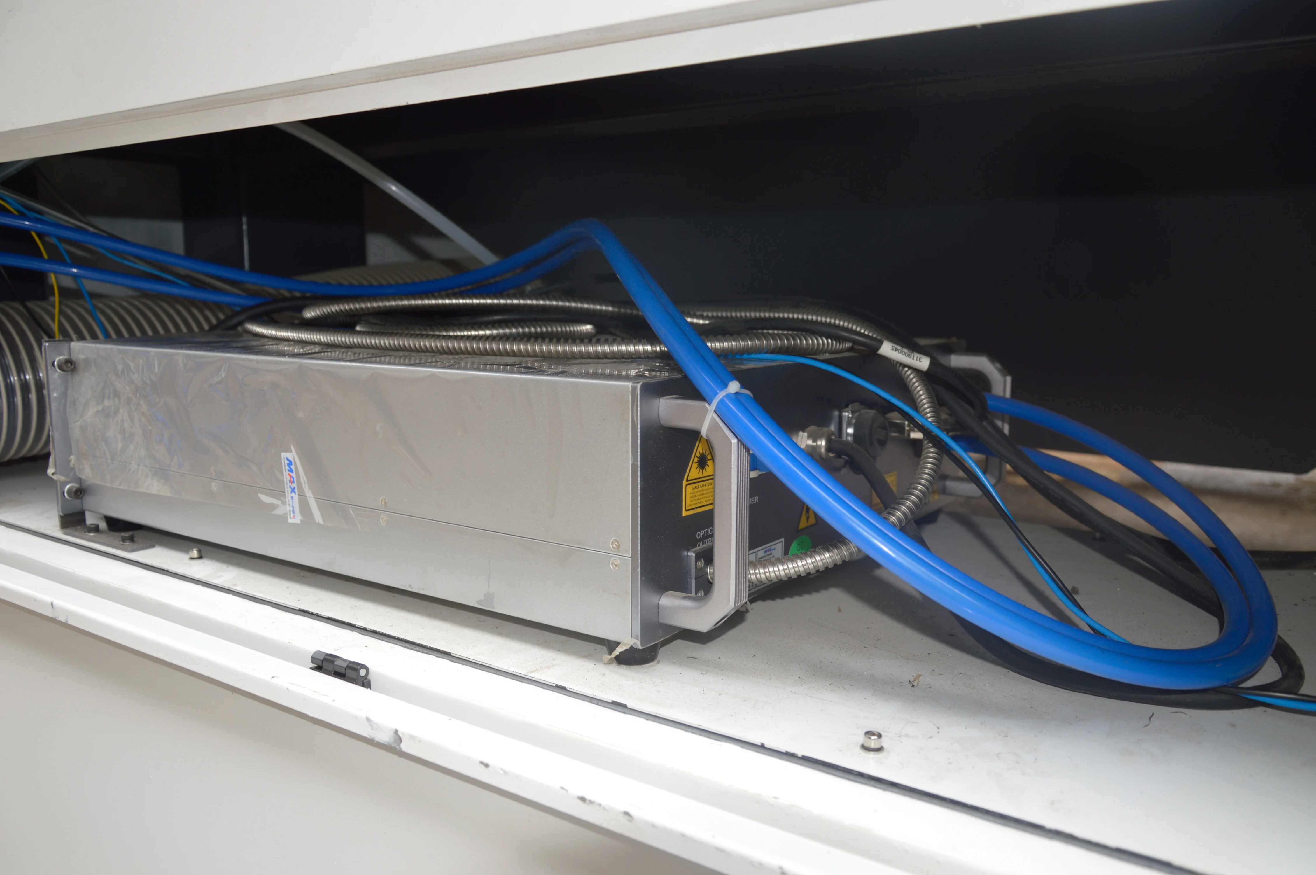 2021 Горячая распродажа! Высокоэффективная 4000W волоконная лазерная резка листов машина с обменным скользящим столом
