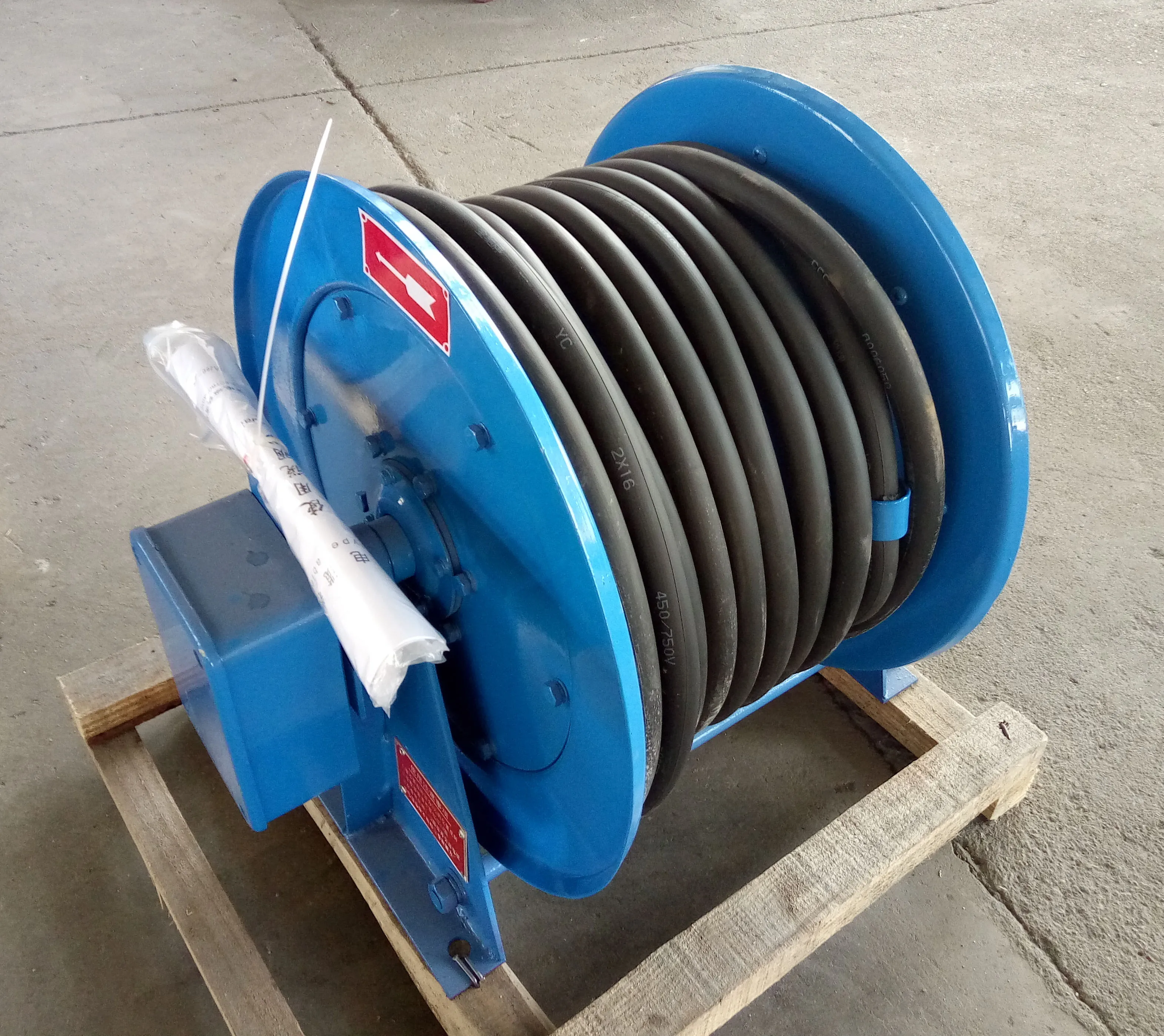 Small Spring Retractable Cable Reel for Moving Equipment