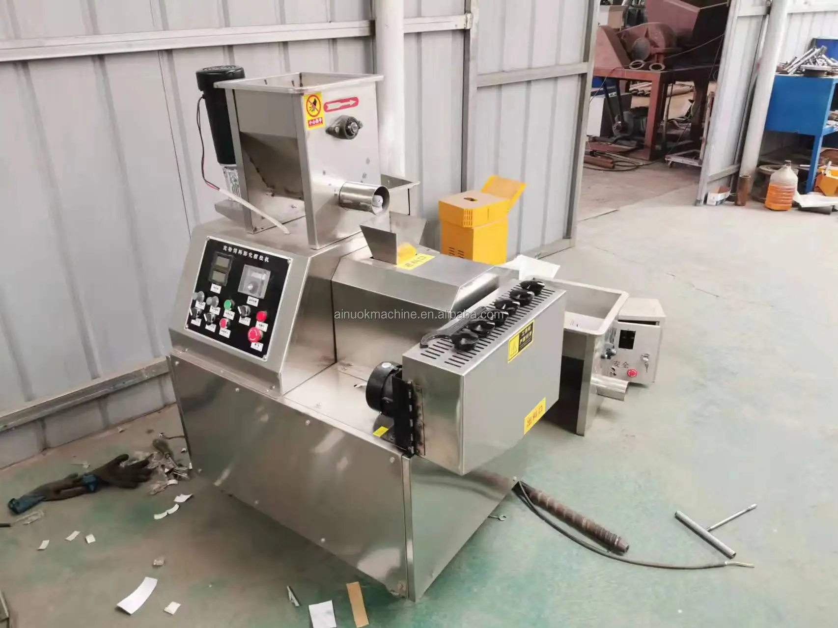 Snack extruder machine/Puffed corn extruder/Maize puff snacks machine