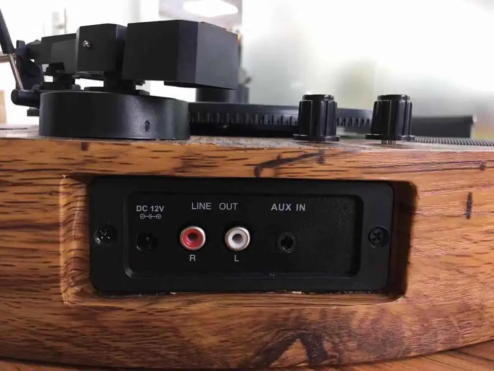 Горячий продавать беспроводной Встроенные динамики 3-скоростной поворотный стол Винтажный стиль Виниловый проигрыватель гитара Форма