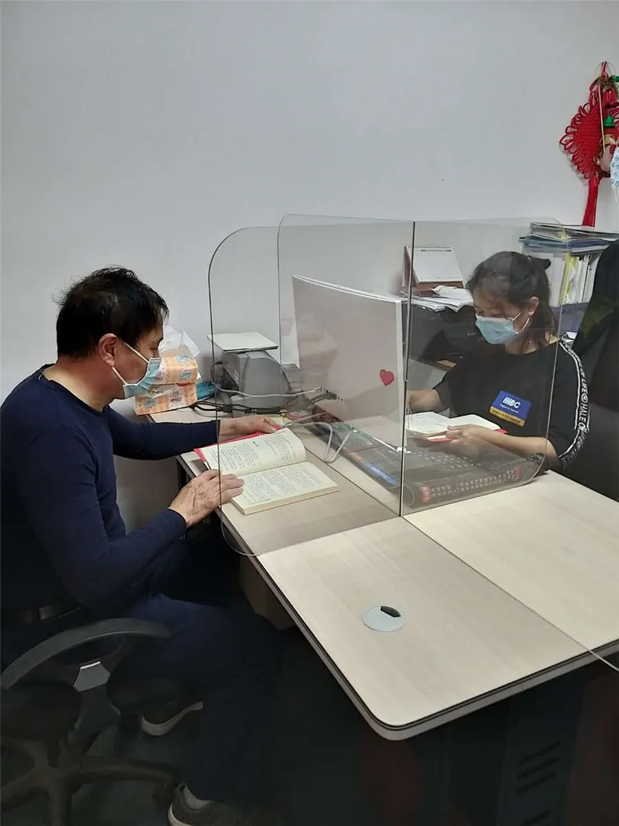 
Transparent Acrylic Isolation Board, Spread Plastic Sheet for School Restaurant Hotel Office Table Divider Protection Virus 