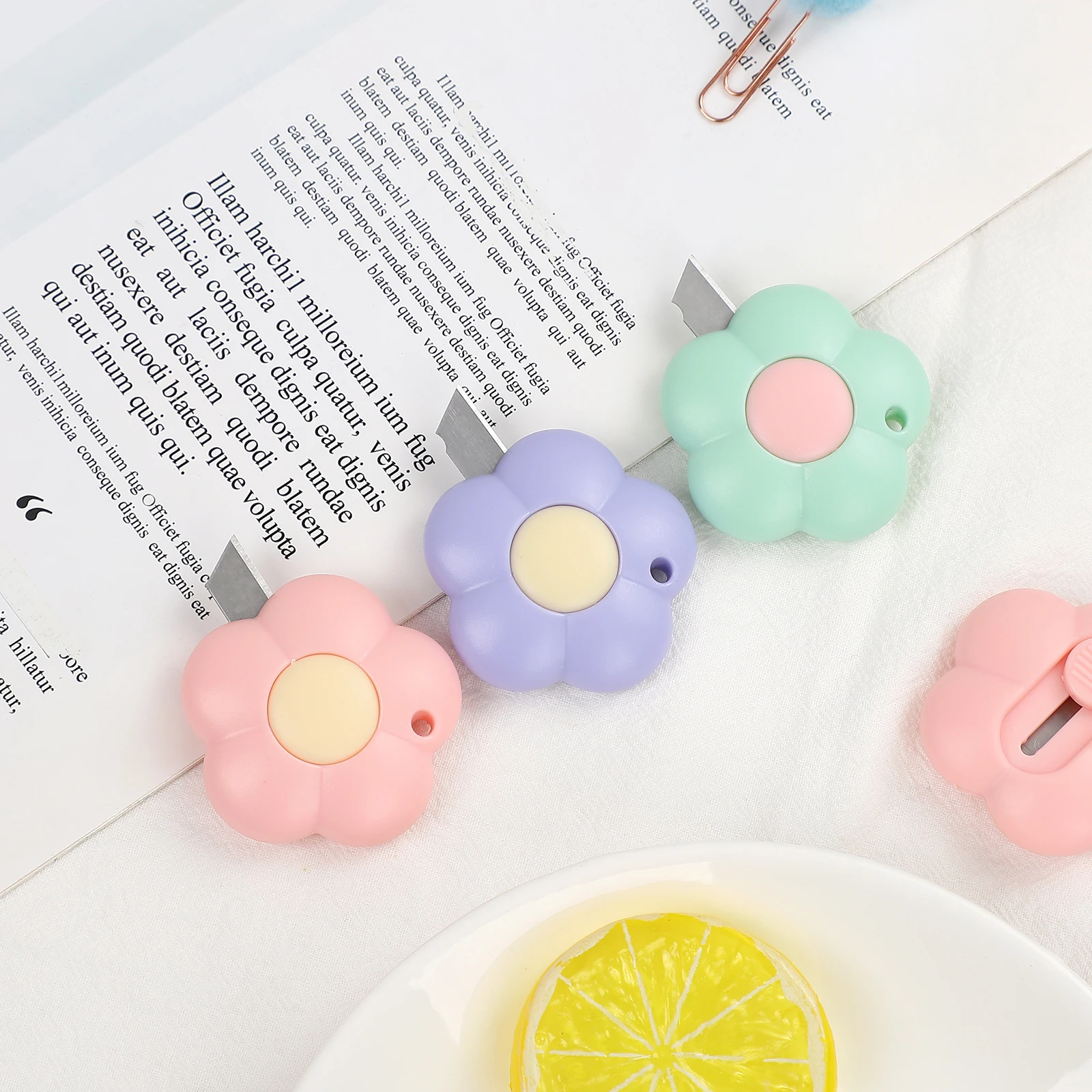 1pc 3 Color Small Flower Shaped Utility Knife Retractable Kawaii Tools Mini Flower Utility Knife Stationery Supplies