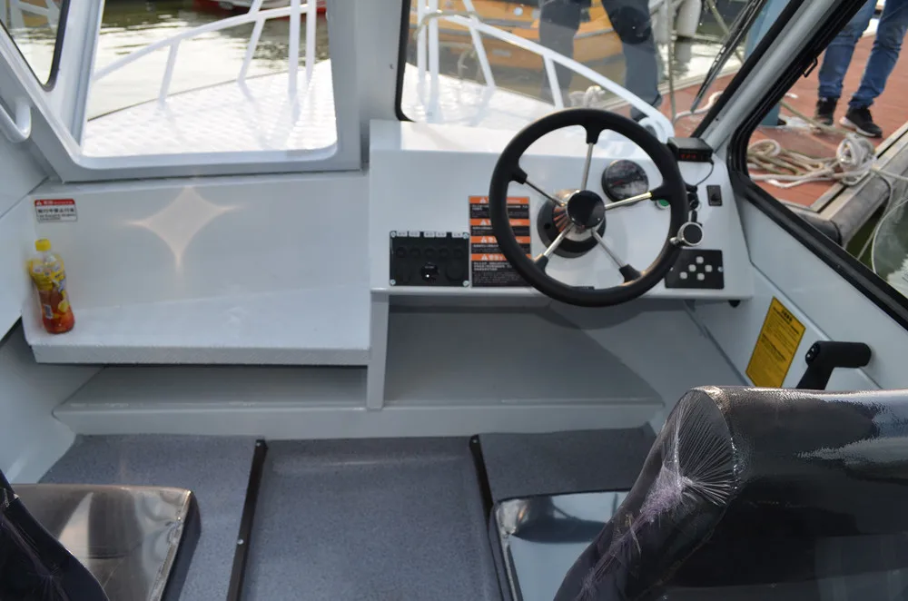 China Hot Sale 530 Half Cabin 7 Person Fishing Boat 5.3m Customized Aluminium Fishing Boat Full-welded Aluminium Boat