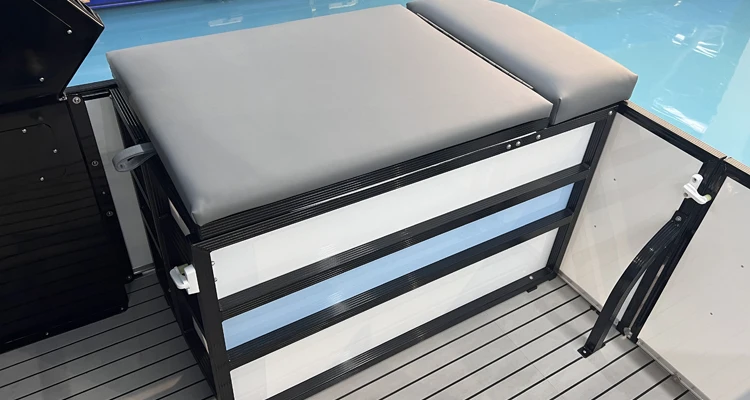 Customized Size Aluminum Pontoon Boat Water Sport Pontoon For Party and Traveling