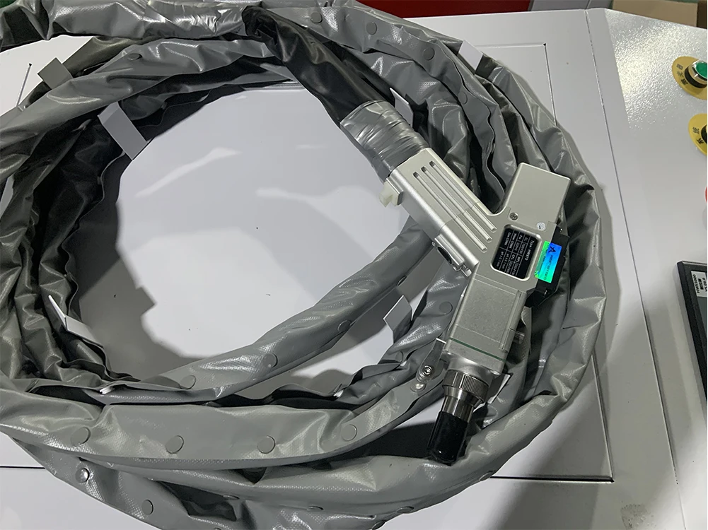 WISDOM CNC Handheld Portable Mini Fiber laser welding machine 2000w 3 in 1 price for metal