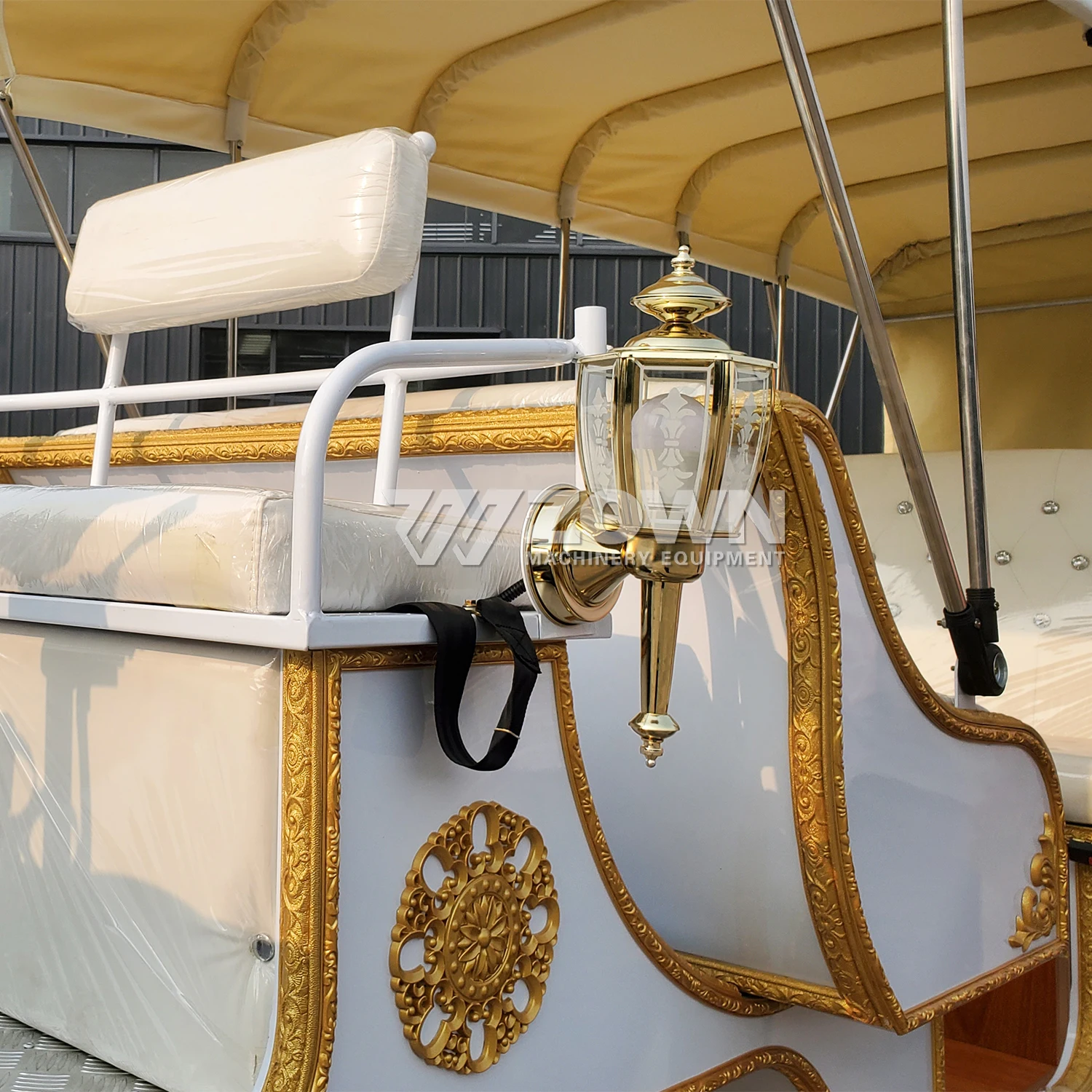 Luxurious White Metal Sightseeing Carriage - Customizable Big Victorian Style Wedding Wagon with Classic Horse Drawn Appeal