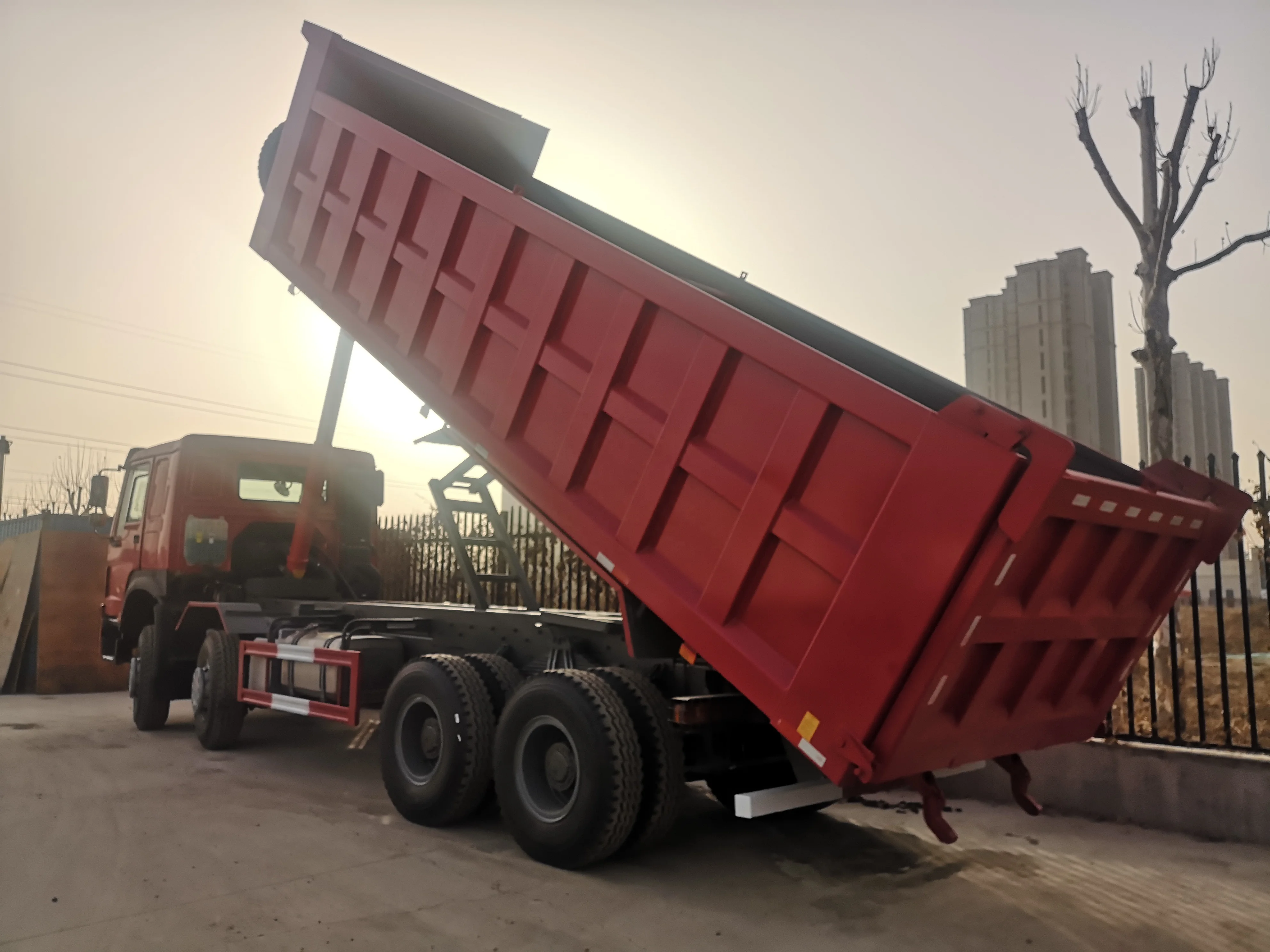 HW76 CABIN RIGHT HAND DRIVE DUMP TRUCK FOR SALE