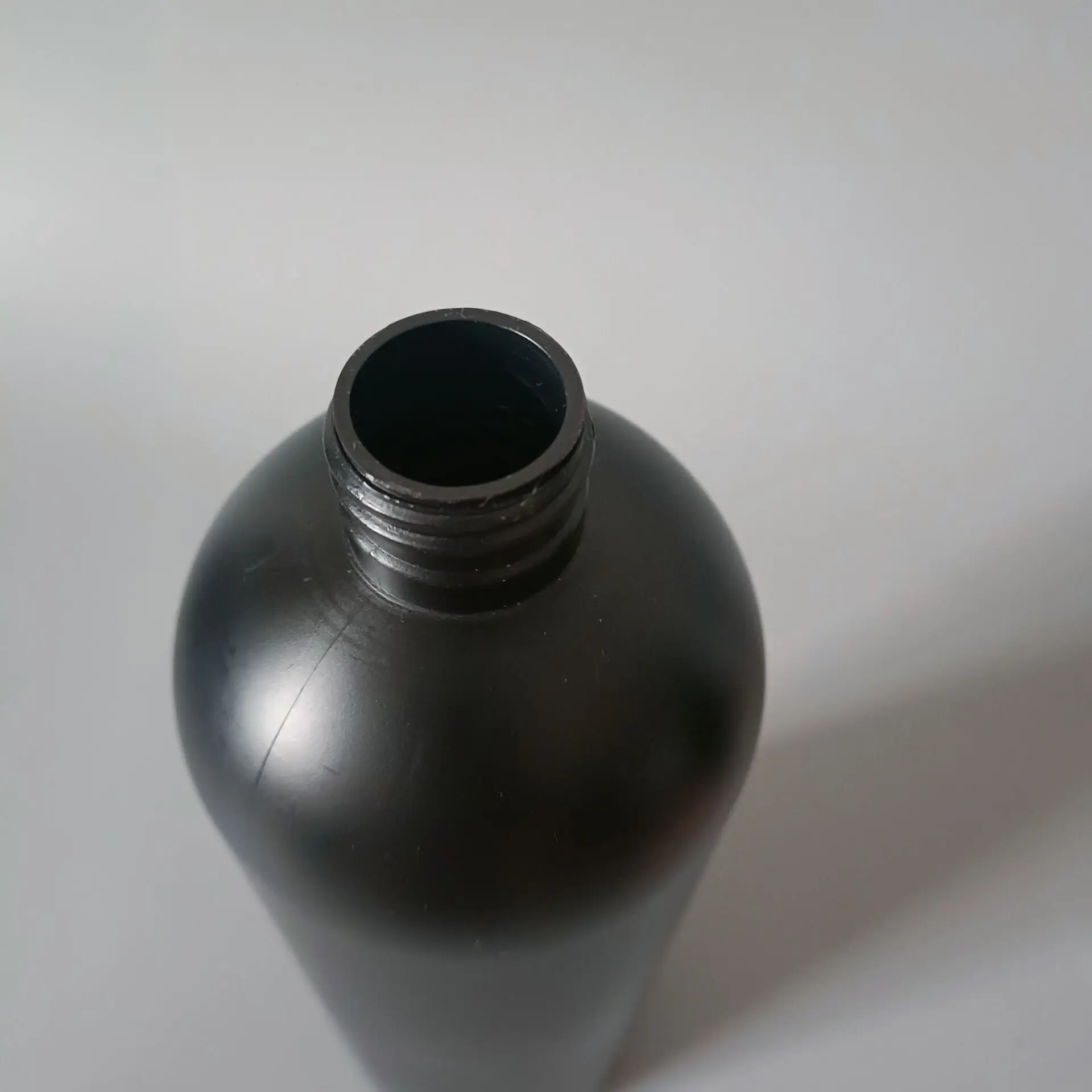 32oz 1000ml 1L HDPE plastic round shape matt black glue paint ink Oil wax polish strech cream Squeeze bottle with twist tip cap
