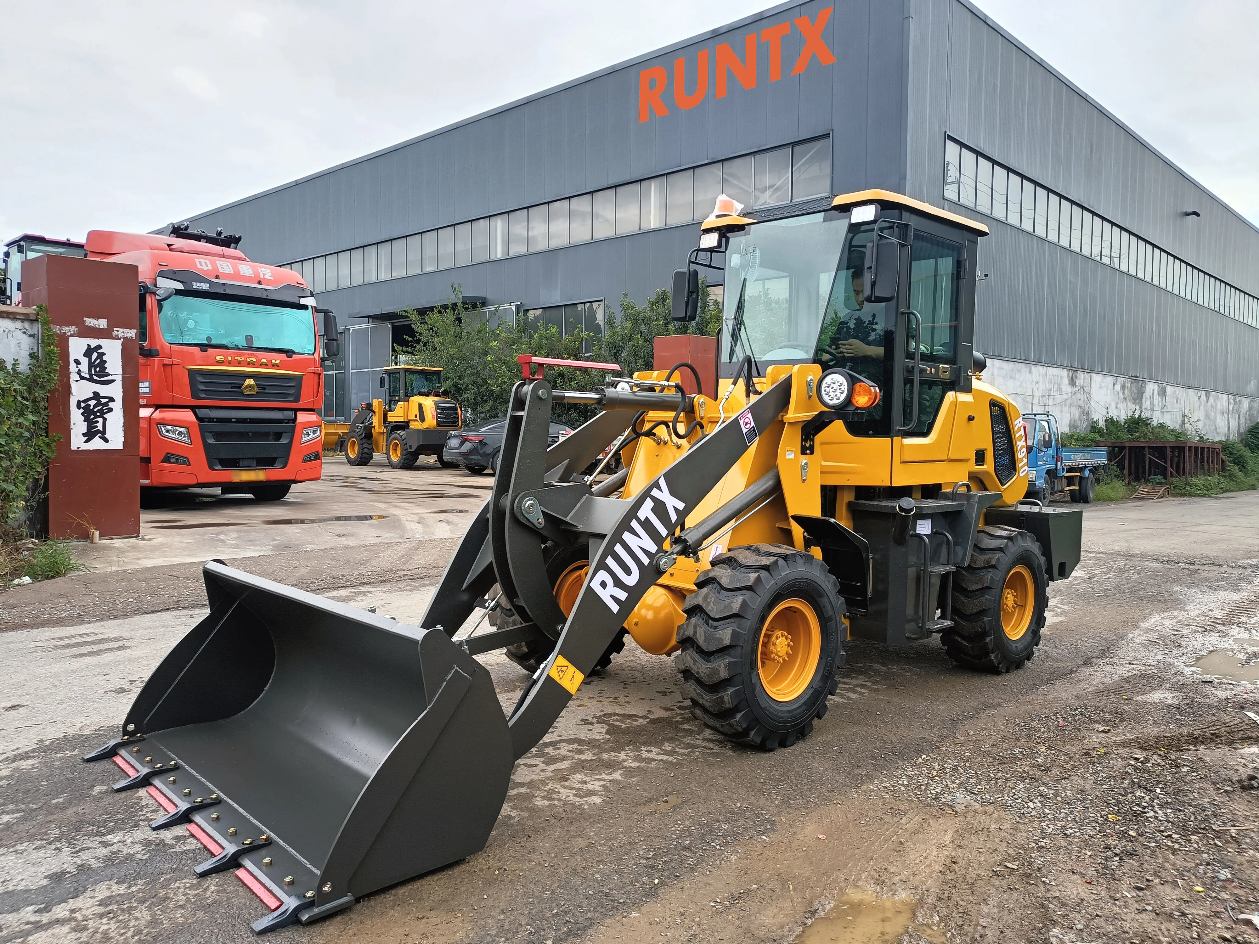 RUNTX China Mini loader articulated 1 ton 1.2 ton Optional quick hitch wheel loader for sale