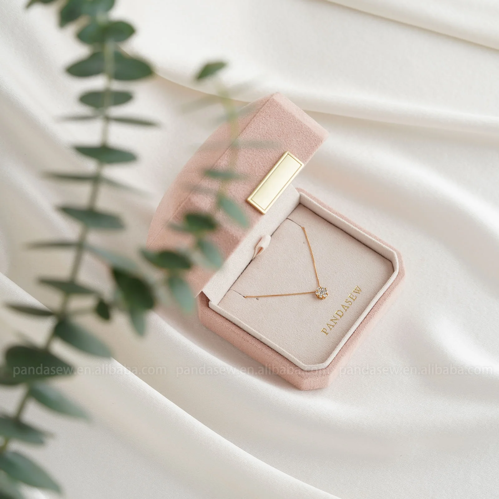 PandaSew Custom Logo Luxury Small Pink Soft Flannel Jewelry Box Gift Packaging Case Velvet Necklace Ring Boxes