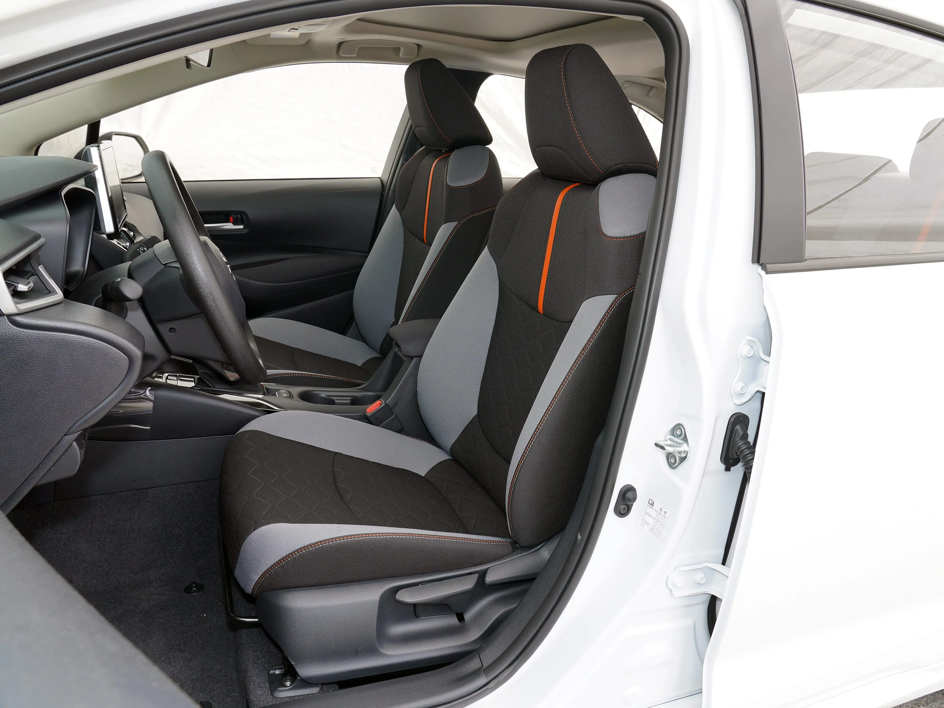 2024 Toyo Coro lla Hybrid Sedan New Condition Automatic Gearbox Fabric Seats R15 Tire Size Euro VI Emission Left