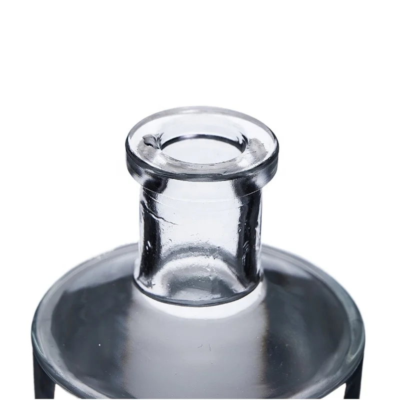 Manufacturer of  high quality 700ml spirit bottle 700ml glass spirit bottles 700ml luxury spirit bottle