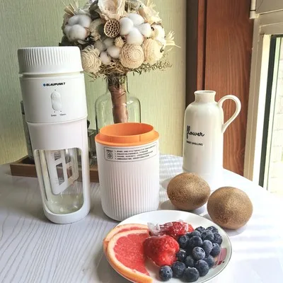 Electric Rechargeable 340ml Portable Juicer Blenders Smoothie Mixers