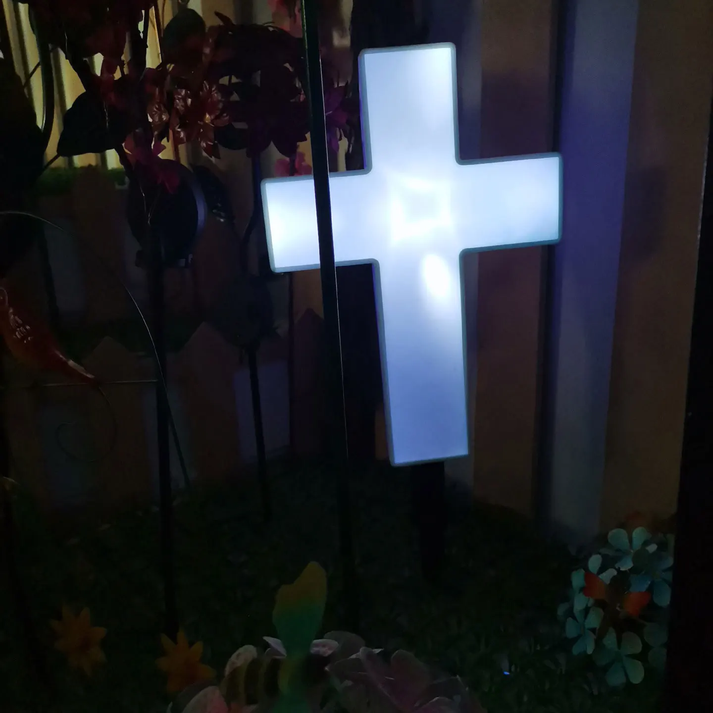 Outdoor Garden Solar Powered Lighted White Cross Stake Light For Your Loved One Perfect Cemetery Grave Home Memorial Decoration