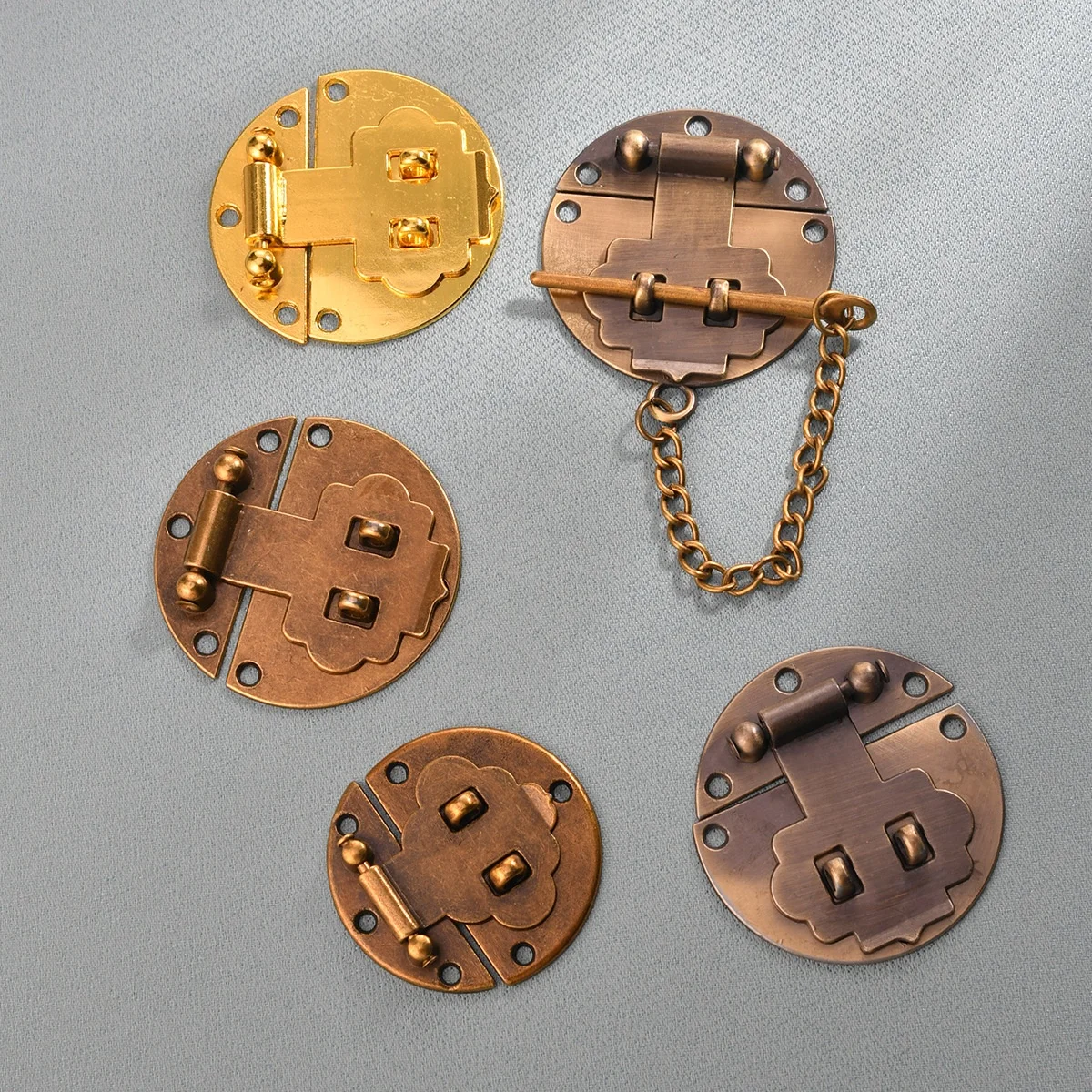 Stylish Zinc Alloy Lock Buckle for Hanging Lockable Iron Sheet Boxes, Gift Boxes, and Wooden Cases - Secure and Versatile