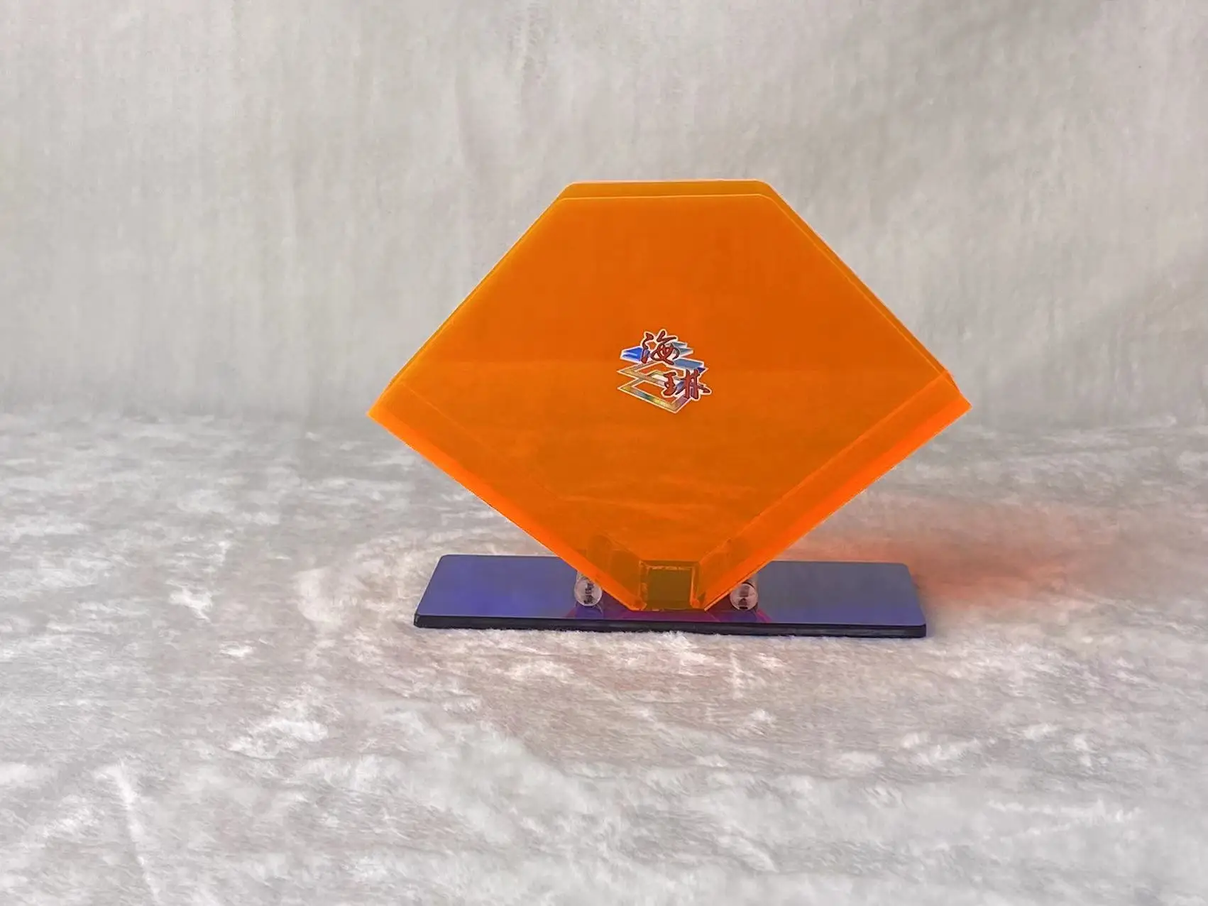 Hot selling European style acrylic and tissue box creative minimalist design color display stand for hotel KTV room