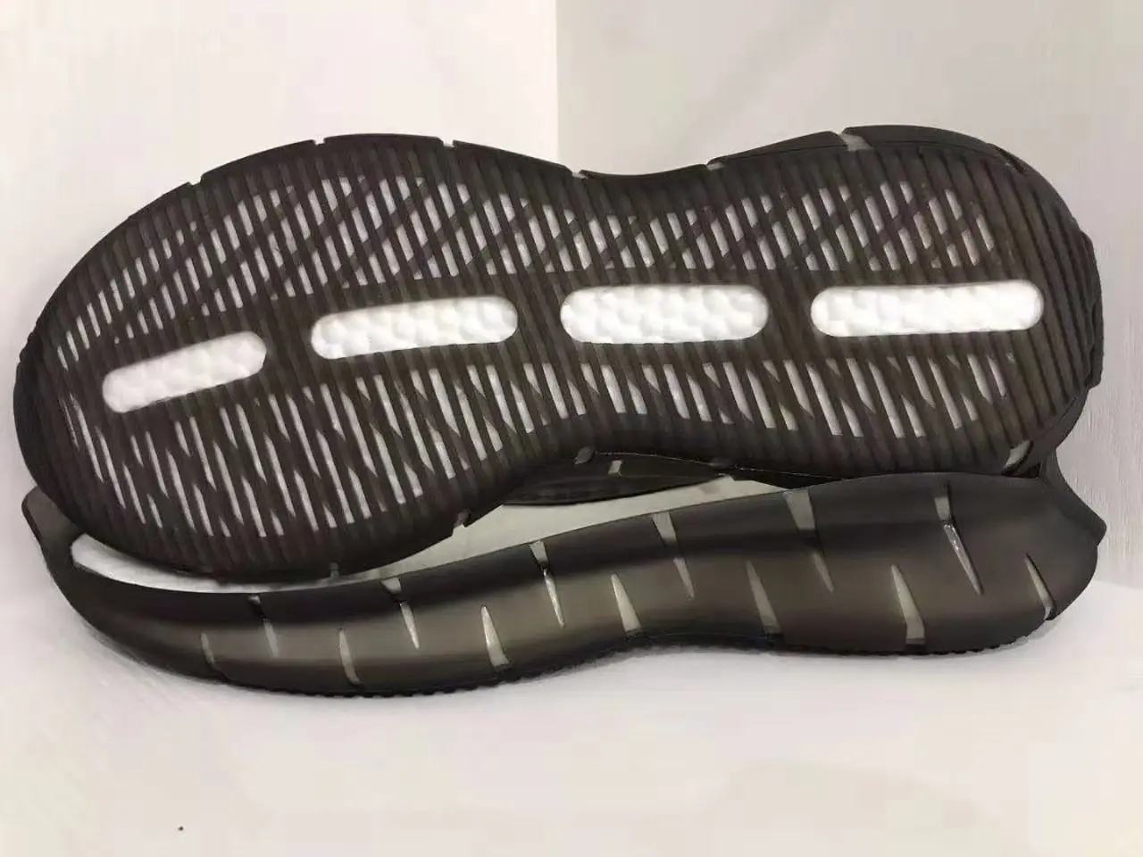 2021 Tpu Shoe Sole New Fashion Flat Football Sports Soccer Shoes