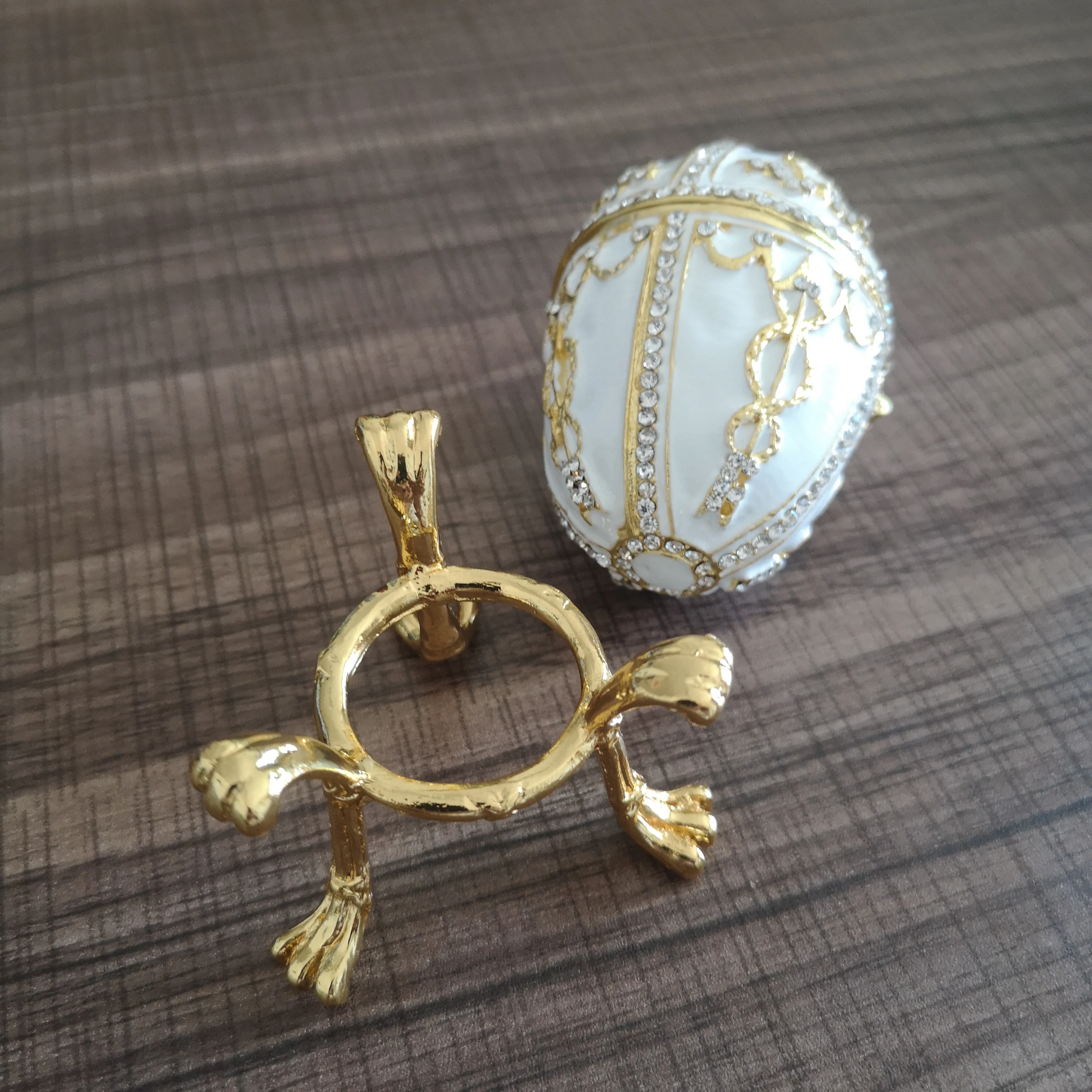 Hot selling 2021 white enamel handmade easter egg metal jewelry box for easter gifts