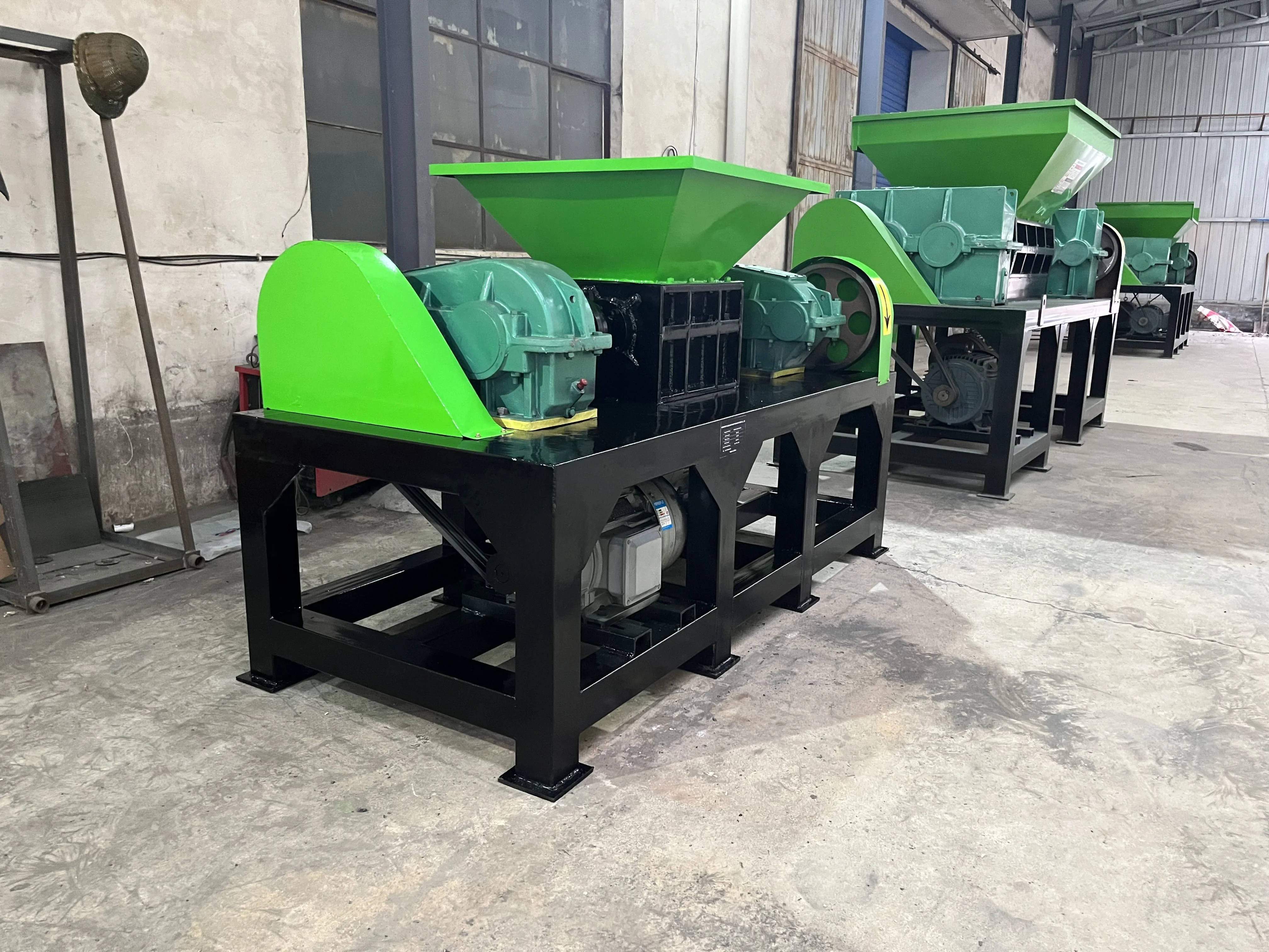 Two shaft shredder hot sale waste aluminum steel tin plastic PVC bottle rubber small auto can crusher