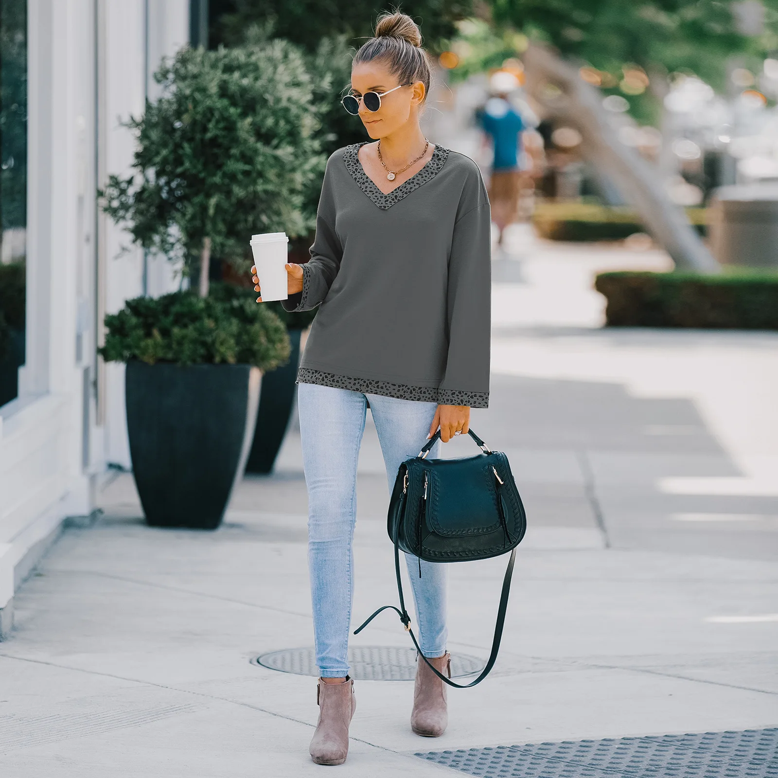 Factory wholesale price sexy leopard v neck pullover loose sweatshirts for winter