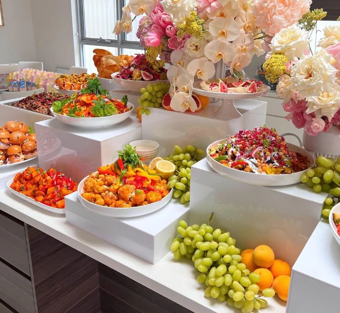 Customized Acrylic White Round Square Cube Display Nesting Catering Service Buffet Food Risers For Wedding Hotel Christmas Decor