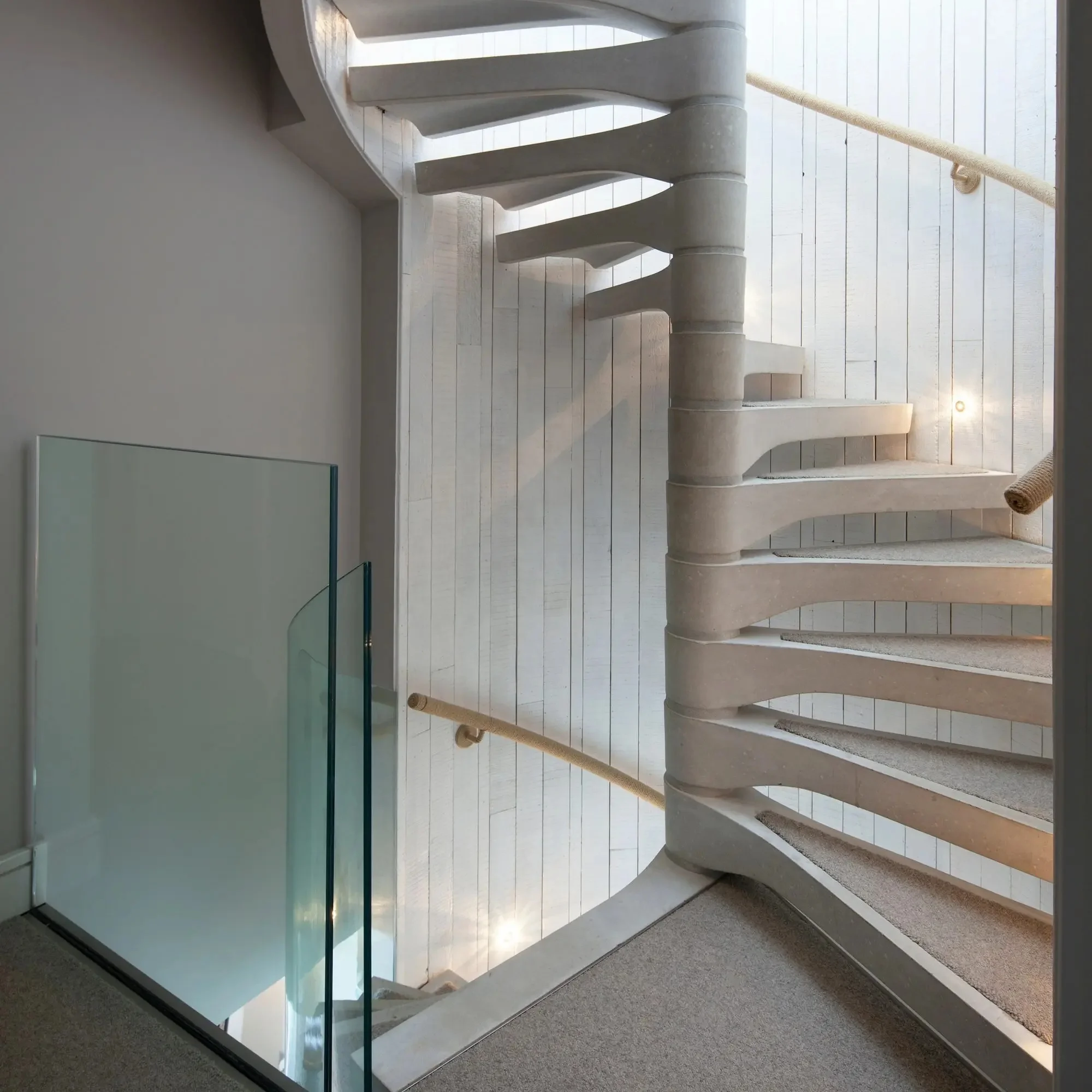 Alibaba Wholesale Stair Tread Black Metal Square Interior Hand Rail For Stair Essential Rotating Staircase For Small Unis