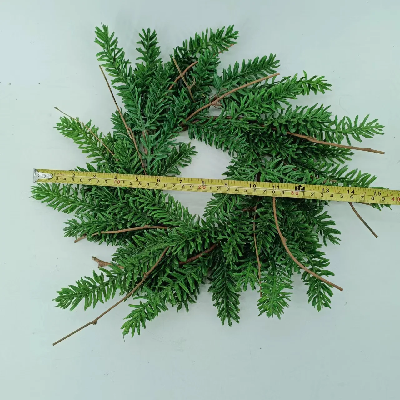 Искусственные сосновые иглы и кольца pinecone венок на Рождество