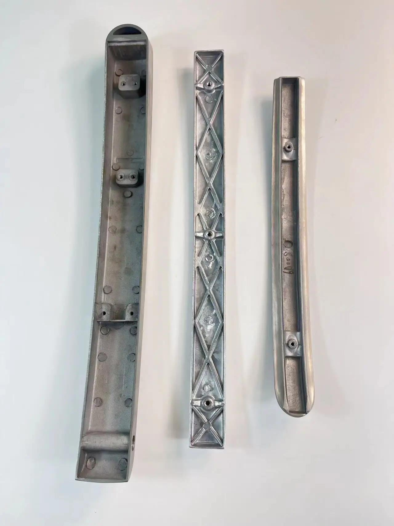 China Supplied Top Quality die cast cast casting parts aluminium gravity Chair armrests die casting manufacturers