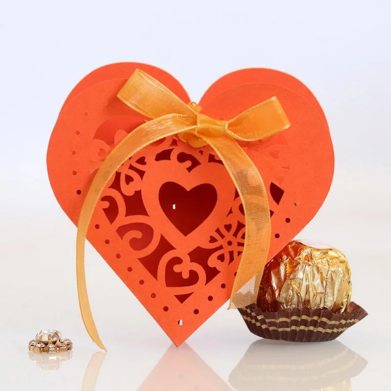 Подарочная коробка для конфет с лазерной резкой в форме сердца