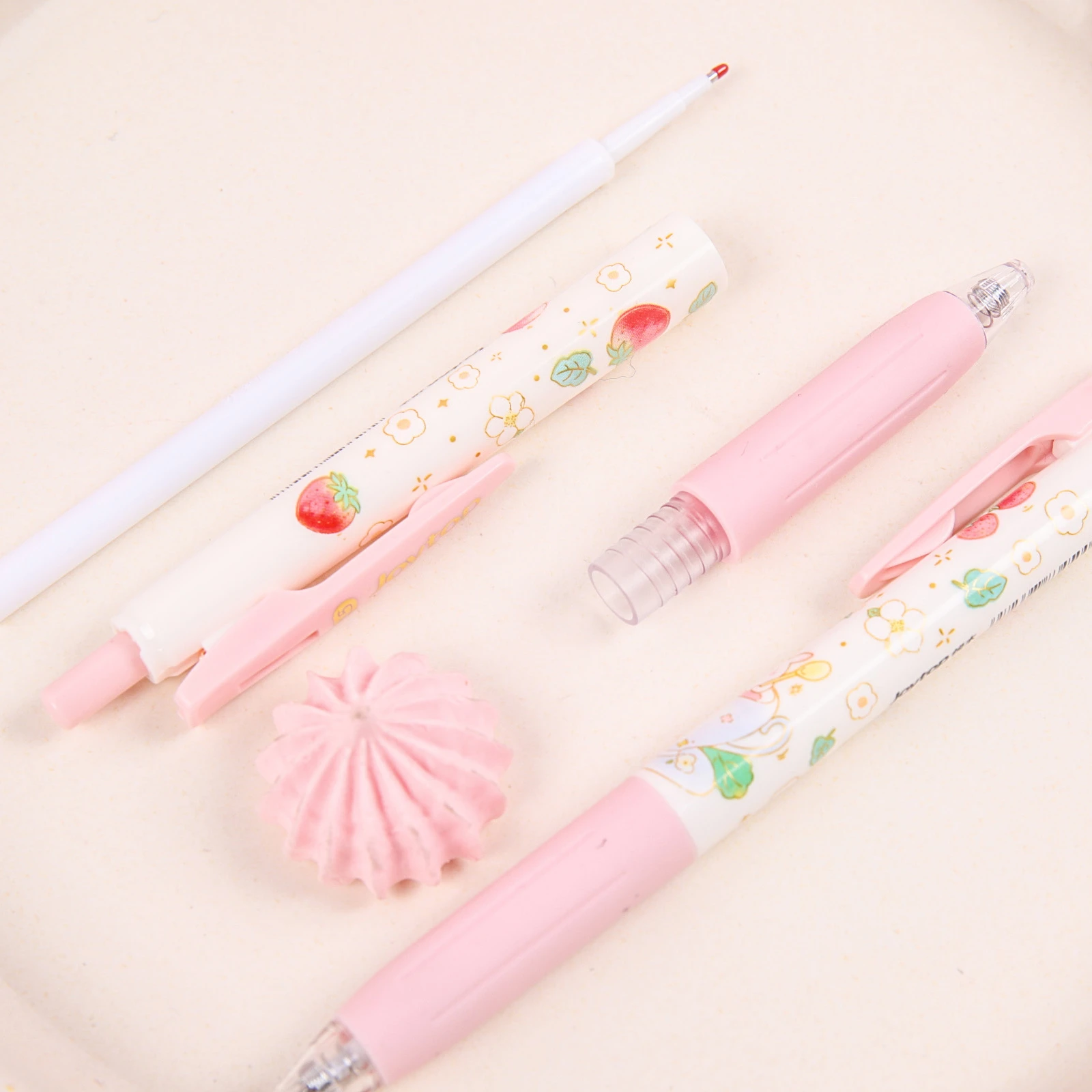 
Joytop 3108 Strawberry Custom Logo Wholesale Cheap Hot Cute Kawaii Student Cchool Stationery Retractable Ballpoint Pen Gel Pens 