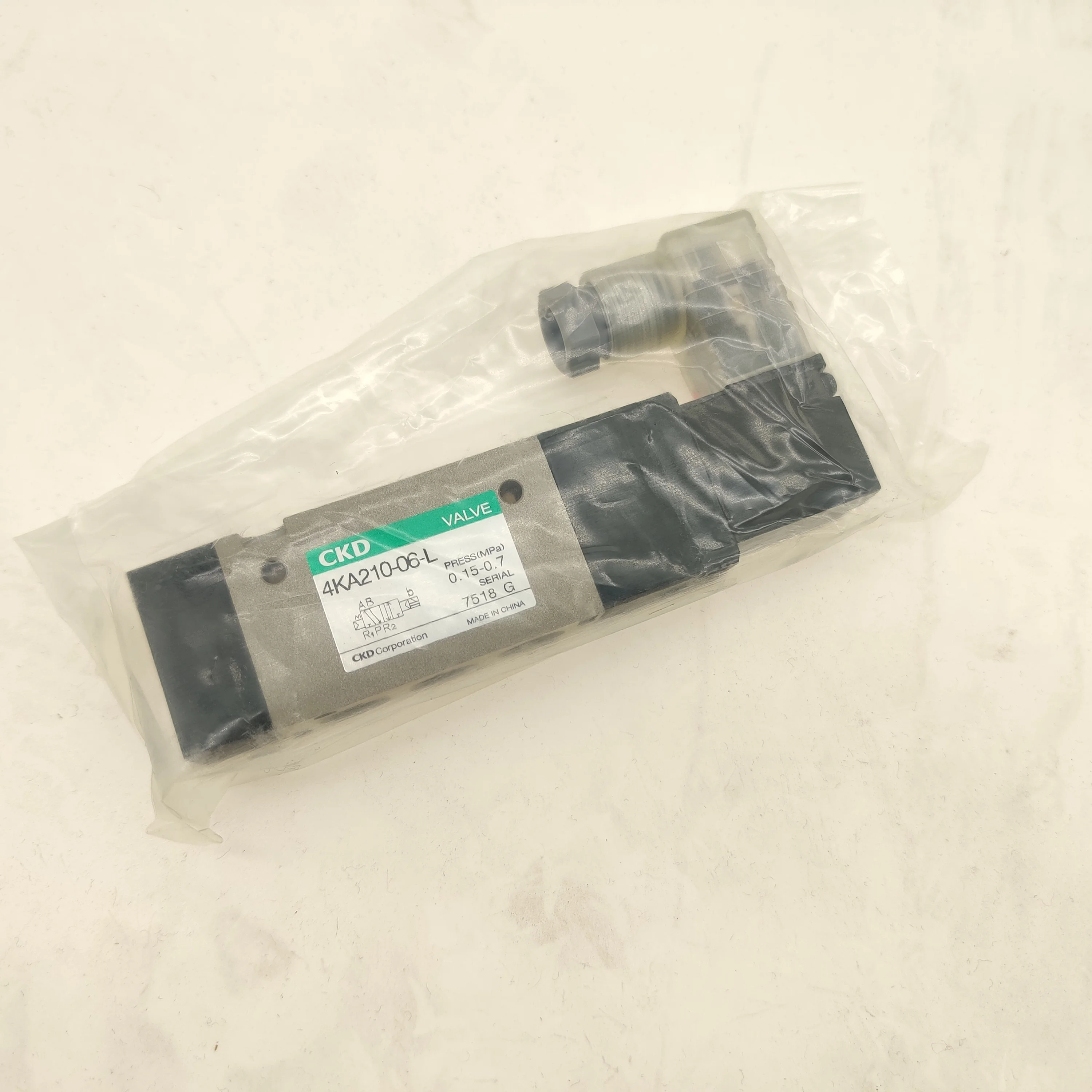CKD Corp 4KA210-06-L-DC24V 24VDC, 1 Position, Single, Solenoid Valve AC220V