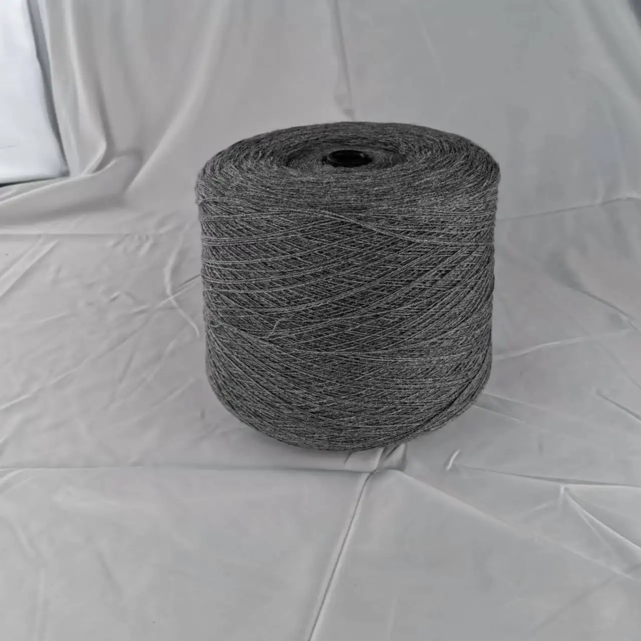 Wholesale Yarn 100 Bulk Acrylic Fiber Color Spinning Flower Grey Expanded 28NM/2 Acrylic Thread