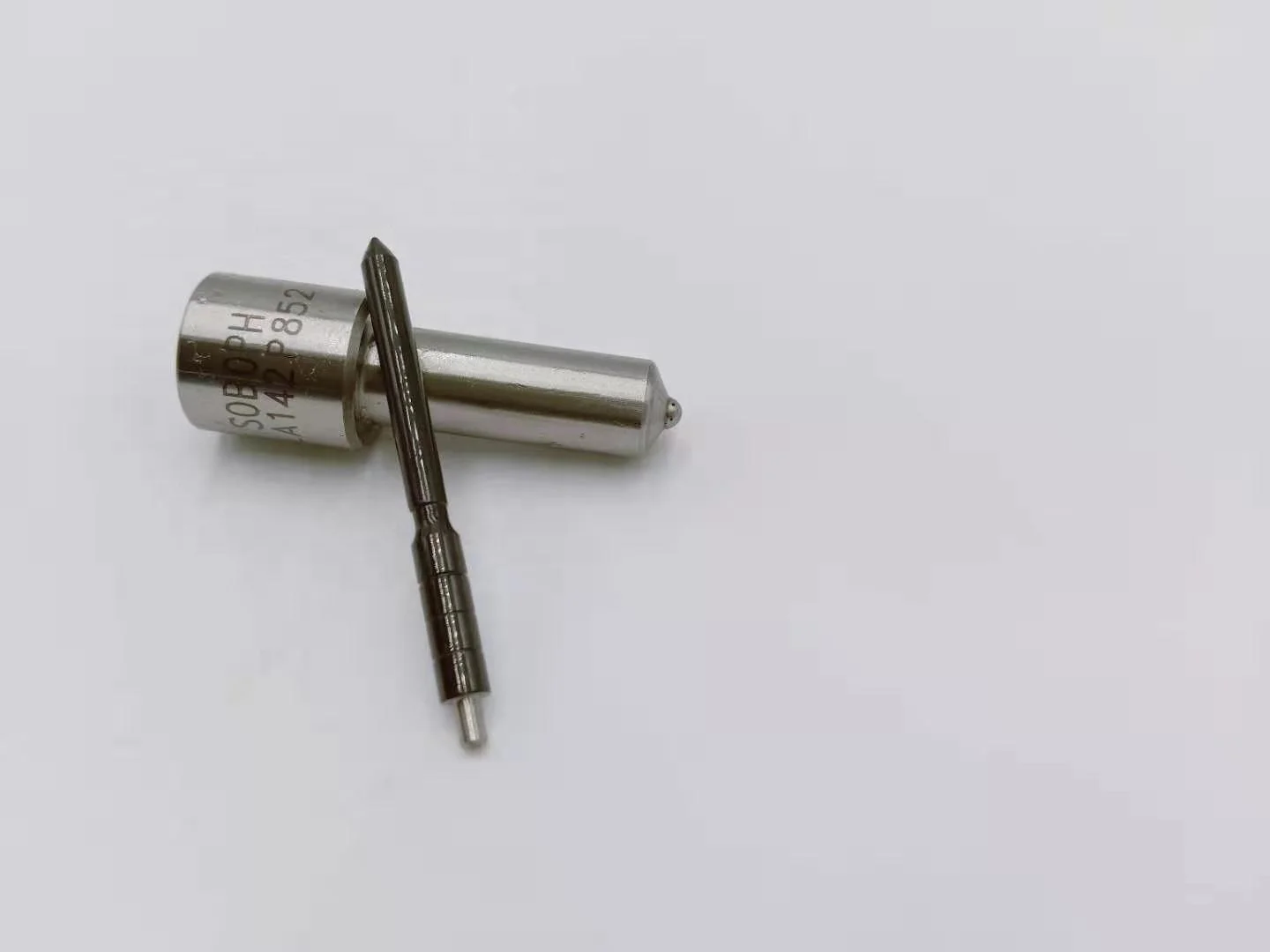 DLLA142P852 High Quality Diesel Fuel Injector Nozzle DLLA142P852 For Injector 095000-1211