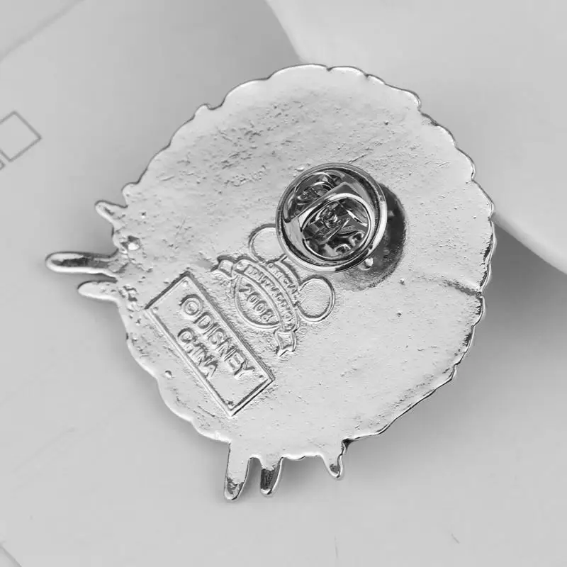  Эмалированная брошь с изображением героев мультфильма «Кошмар перед