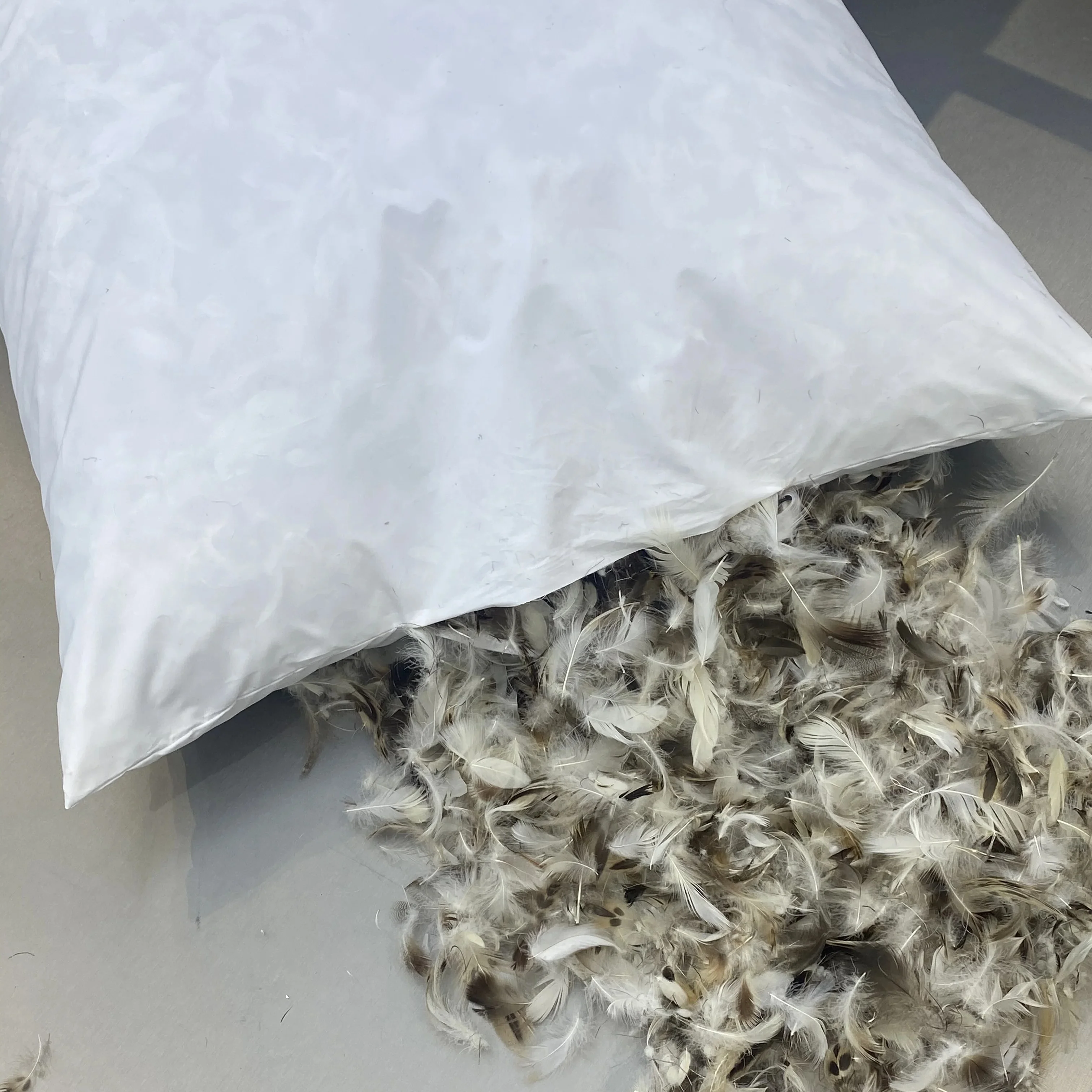 Super comfortable and soft feather pillow core: made of anti-bacterial and anti-mite cotton fabric