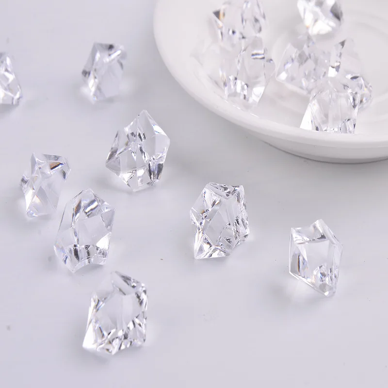 Hongzhi Factory Transparent Acrylic Beads Wholesale Plastic Acrylic Heart Beads For Decoration Wedding Display Vase Fillers