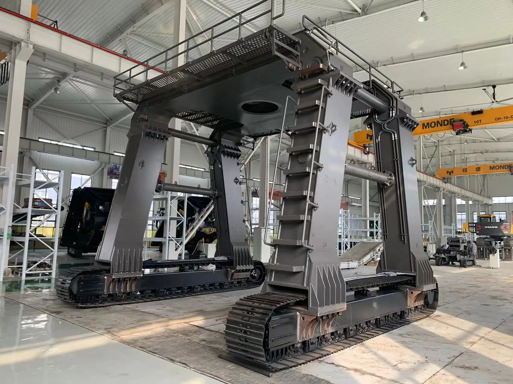 Excavator Long Leg Coal Buckets To Maximise A Railway Car Unloading Speed