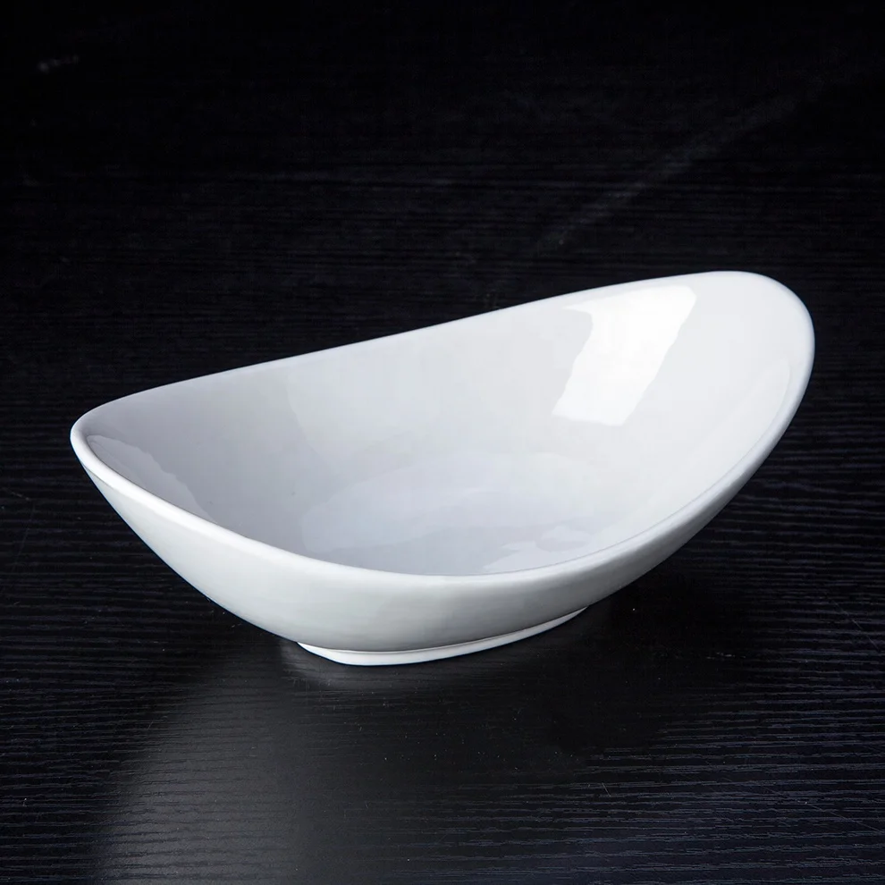 Shengjing High Quality Simple White Ceramic Irregular Boat Shaped Salad Bowl