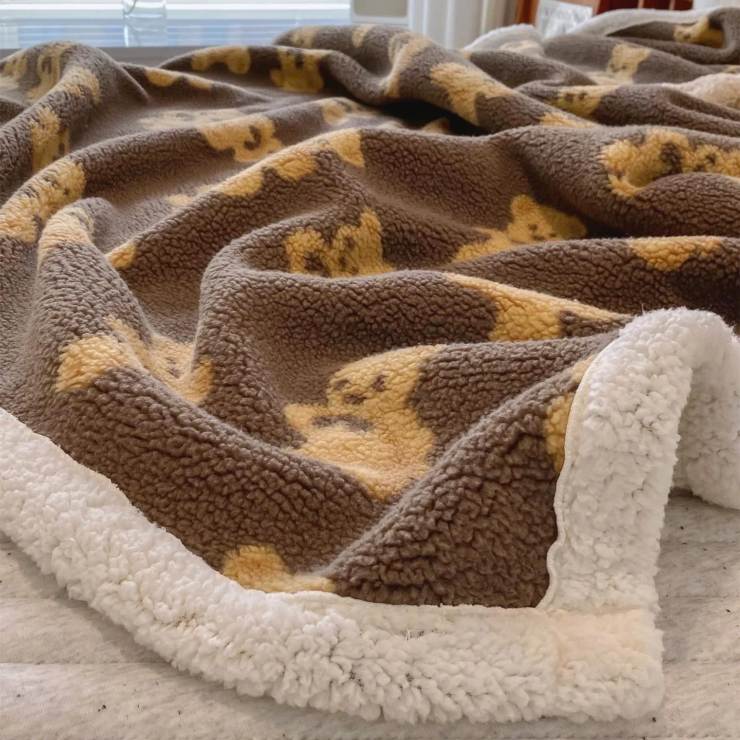 Wholesale soft warm cozy sofa bed coral sherpa throw fleece blanket baby blanket with cute bear pattern