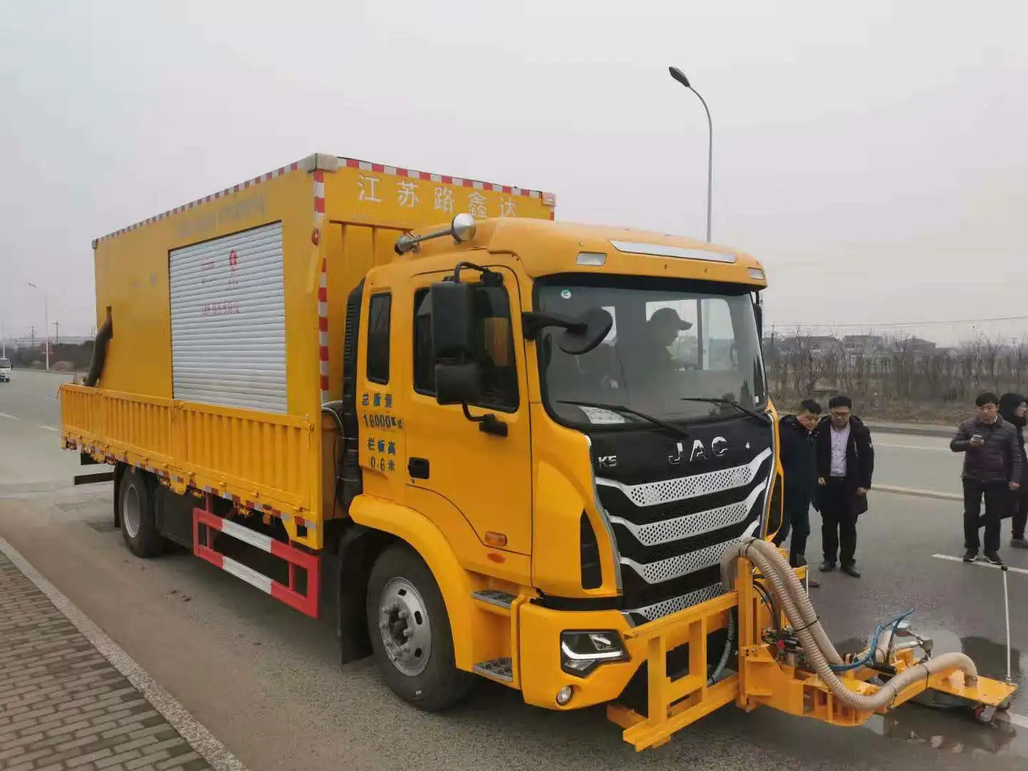  high pressure water blasting removal runway rubber for