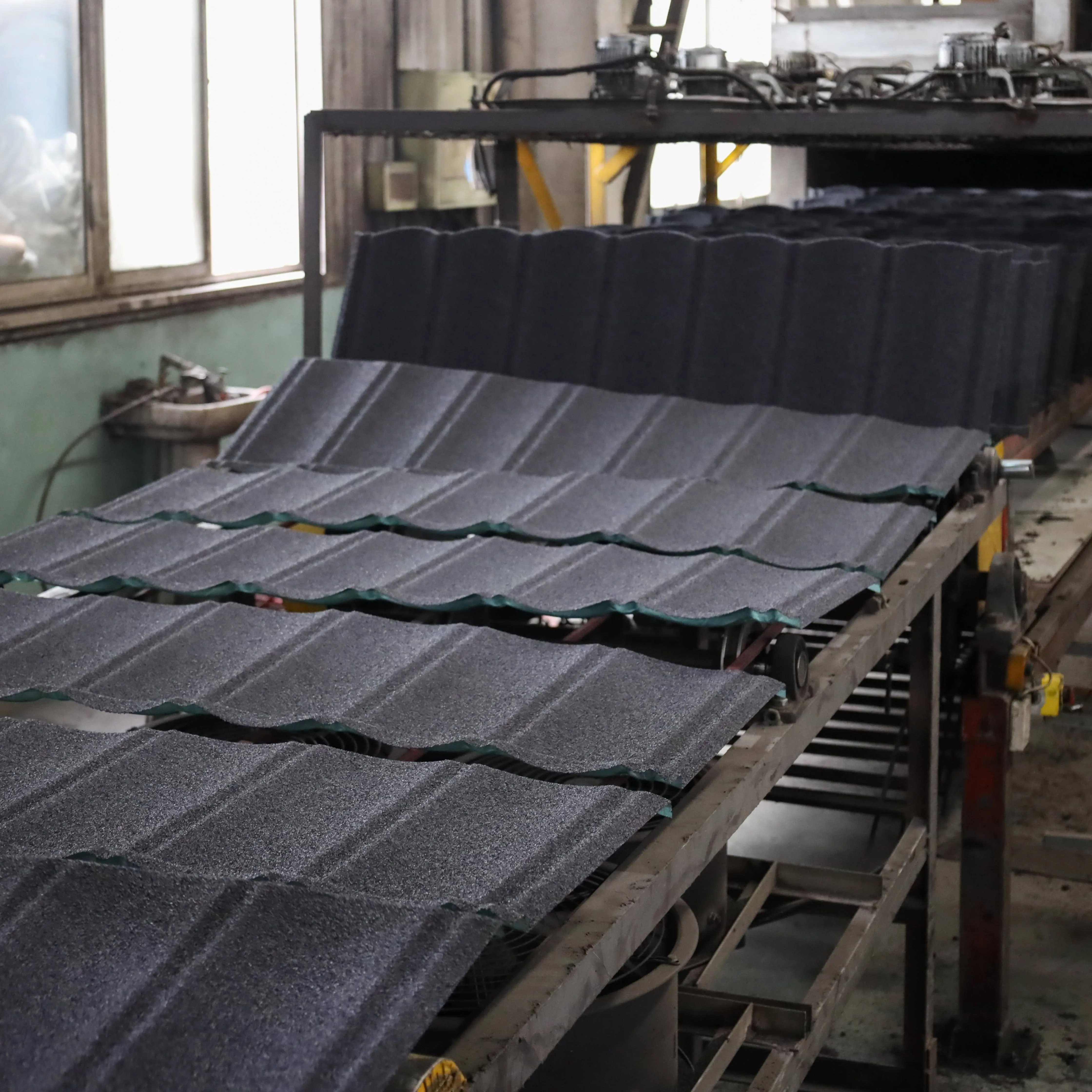 Building roofing materials New Zealand technology lightweight insulated colorful stone coated metal roof tiles