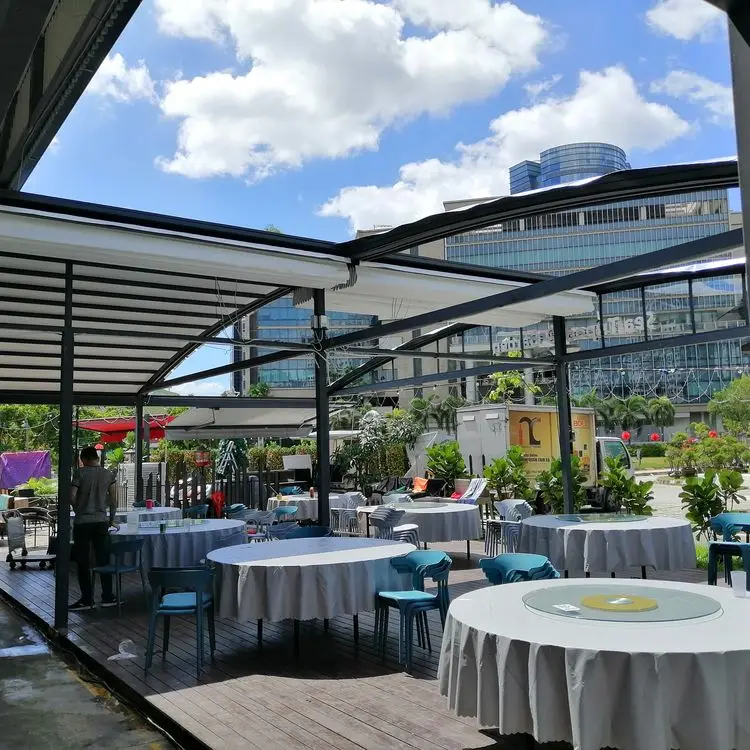 Best price electric full box retractable sun shade awning windproof cassette motorized window door canopy awning outdoor