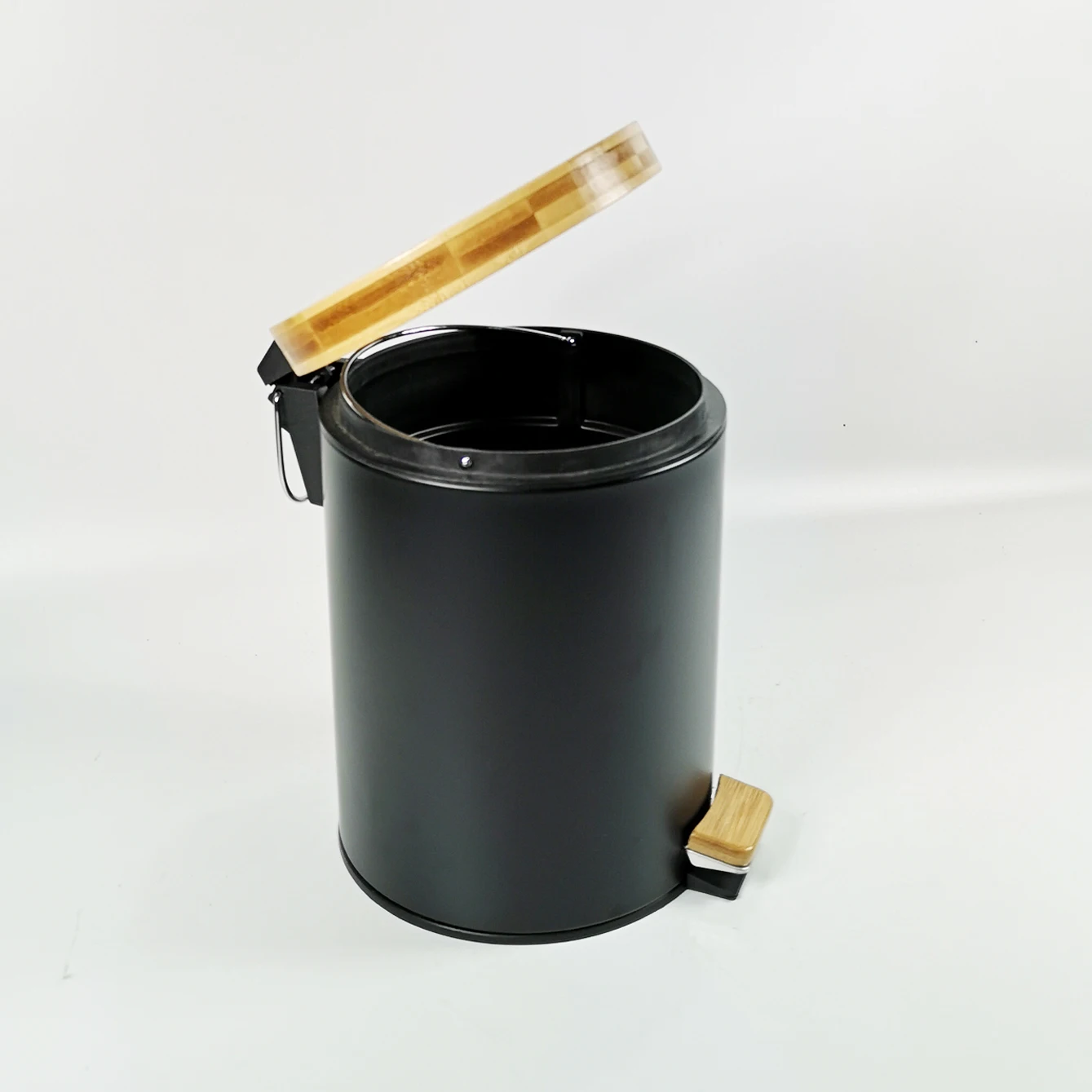 Environment-friendly materials metal pedal bin with bamboo lid bamboo step bin