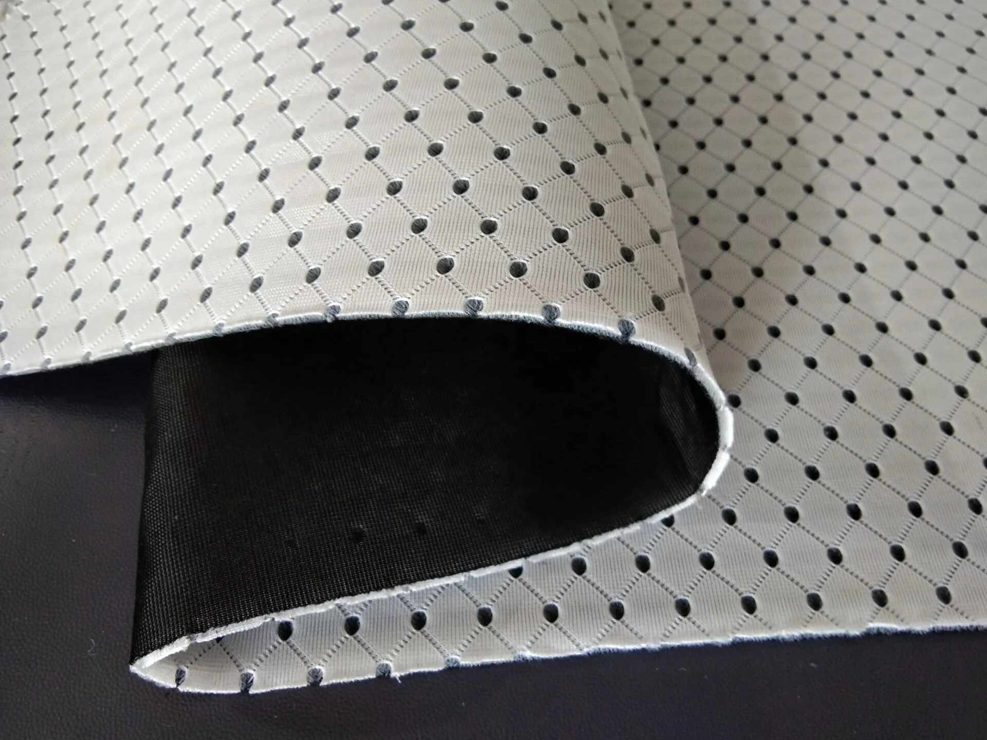3mm thickness 100%polyester sandwich mesh fabric for bed cover
